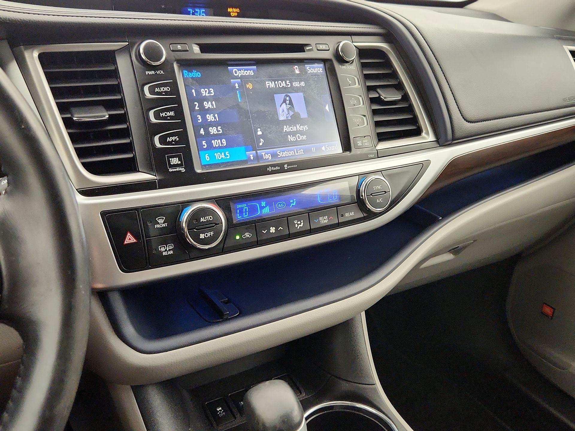 Thumbnail: 2015 Toyota Highlander - 17