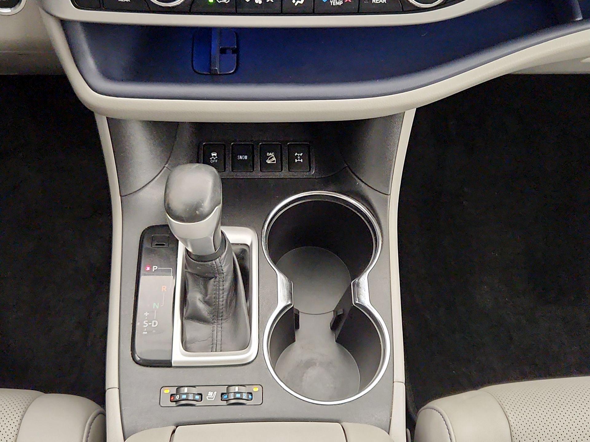 Thumbnail: 2015 Toyota Highlander - 18