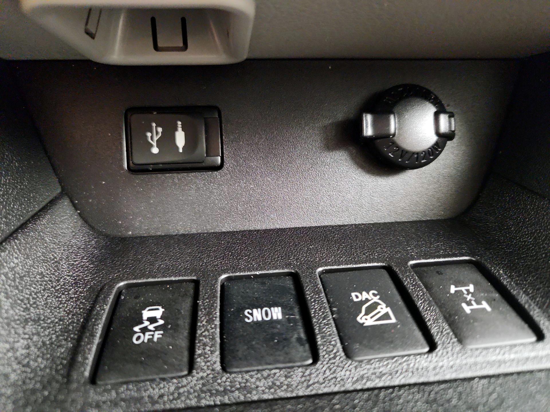 Thumbnail: 2015 Toyota Highlander - 19