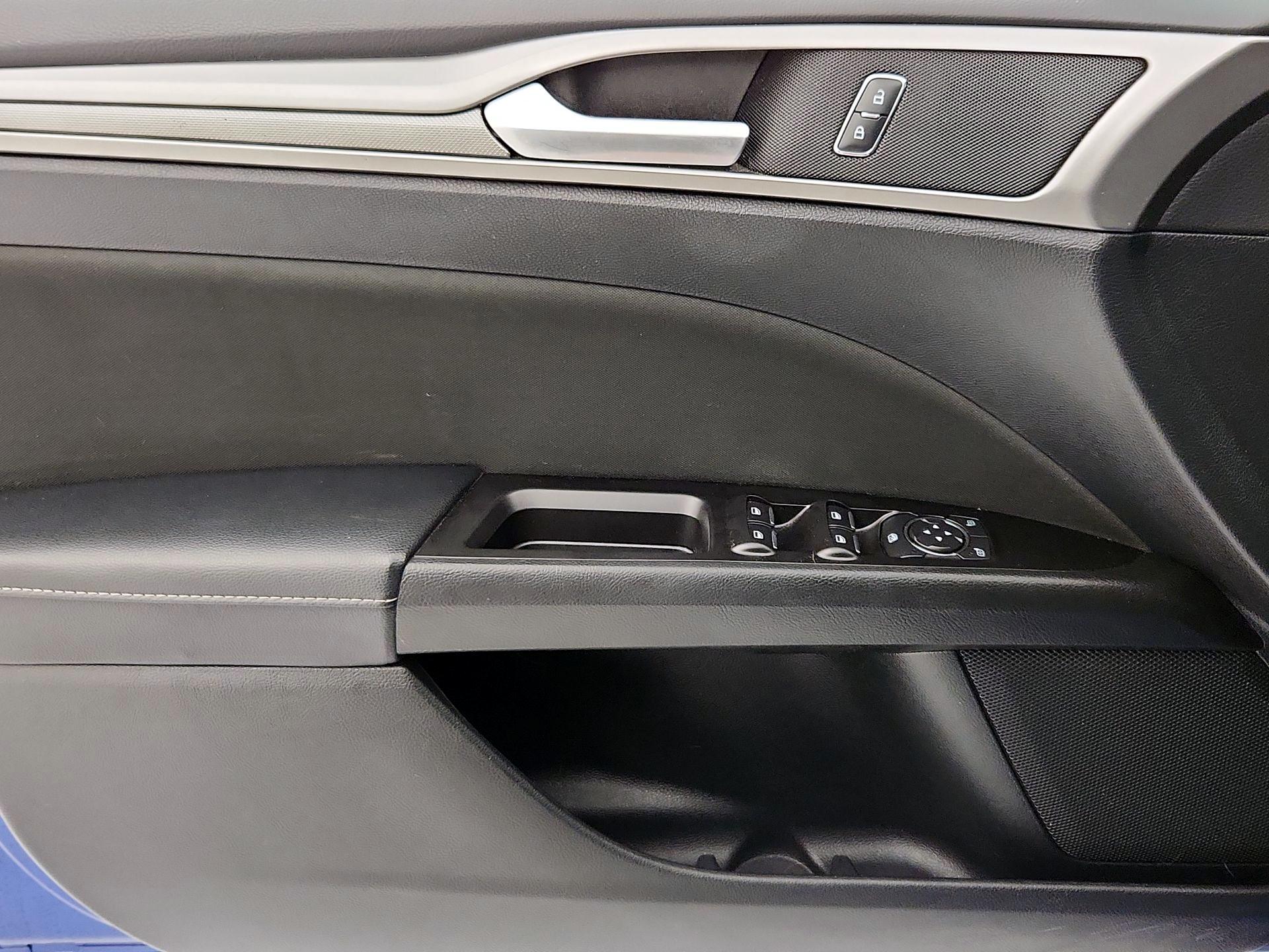 Thumbnail: 2017 Ford Fusion - 12