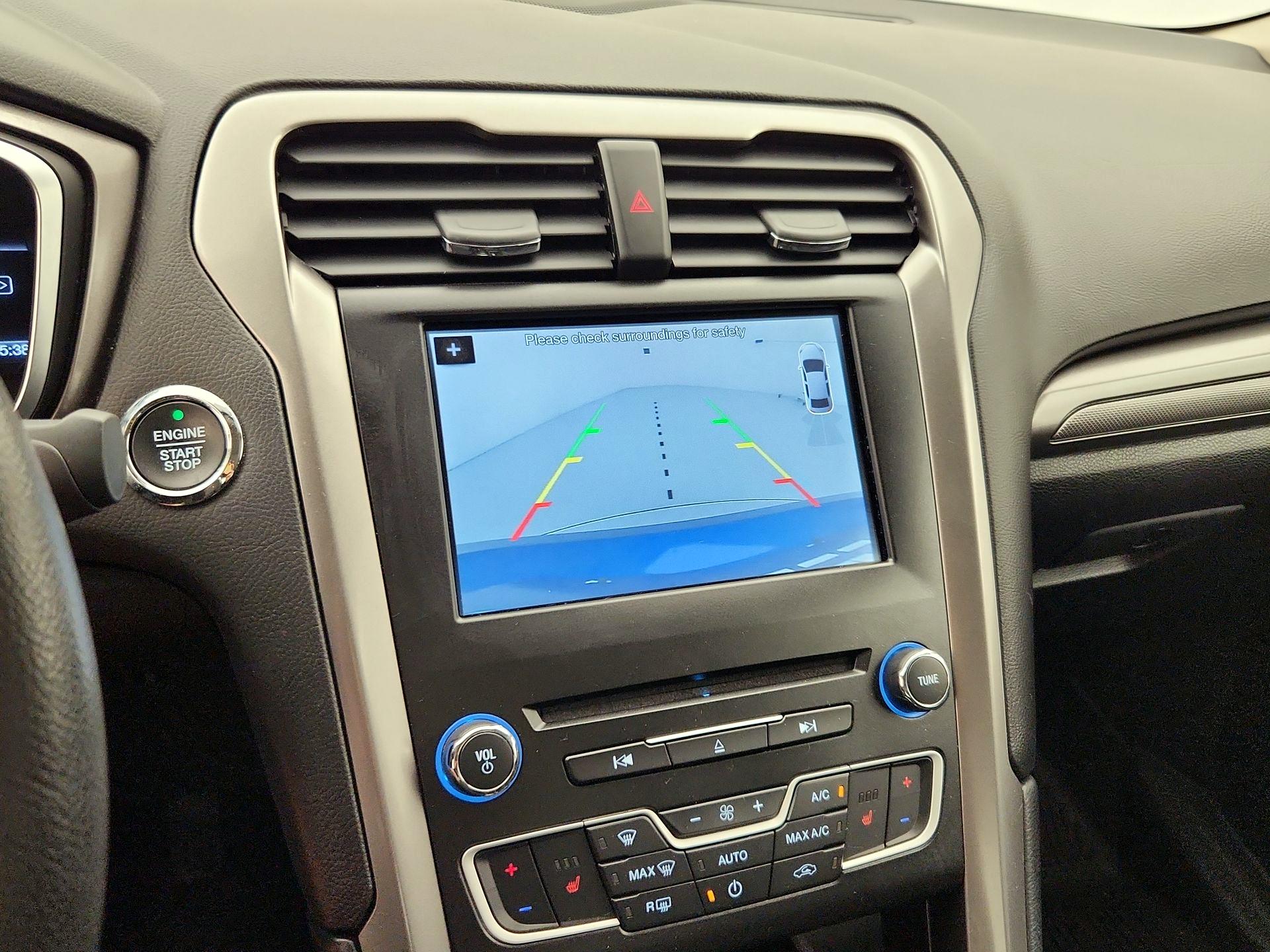 Thumbnail: 2017 Ford Fusion - 14