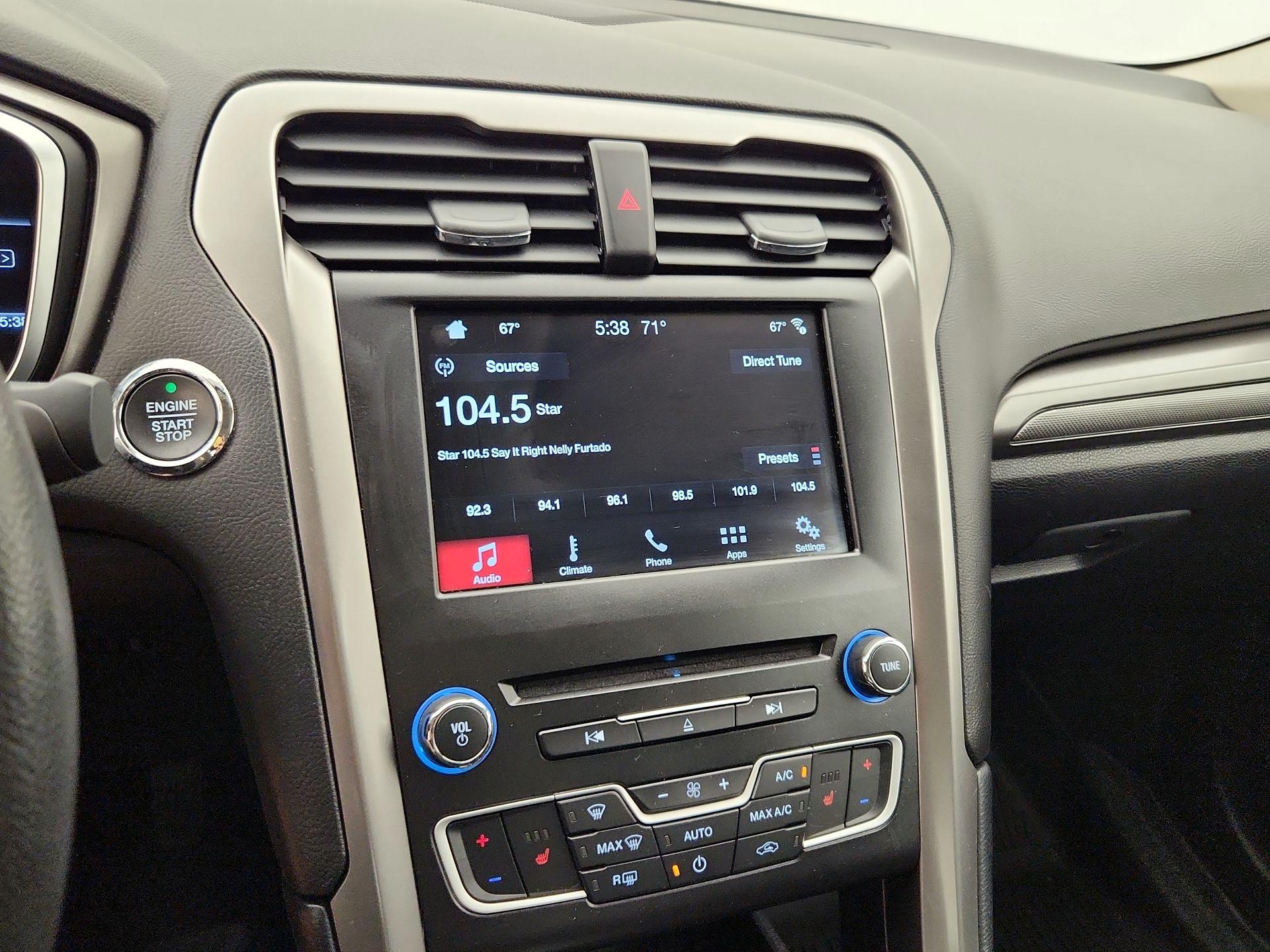 Thumbnail: 2017 Ford Fusion - 15