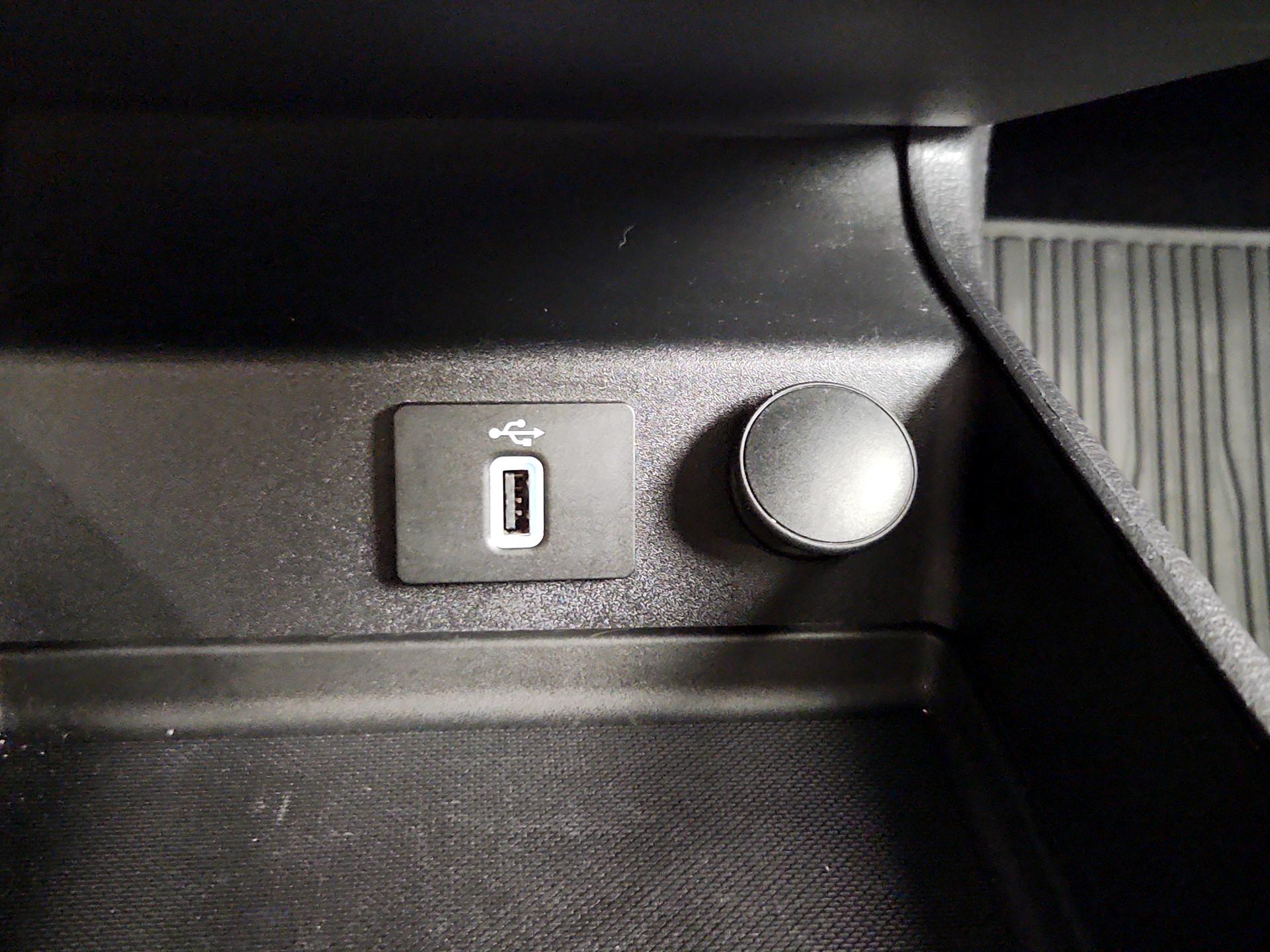 Thumbnail: 2017 Ford Fusion - 18