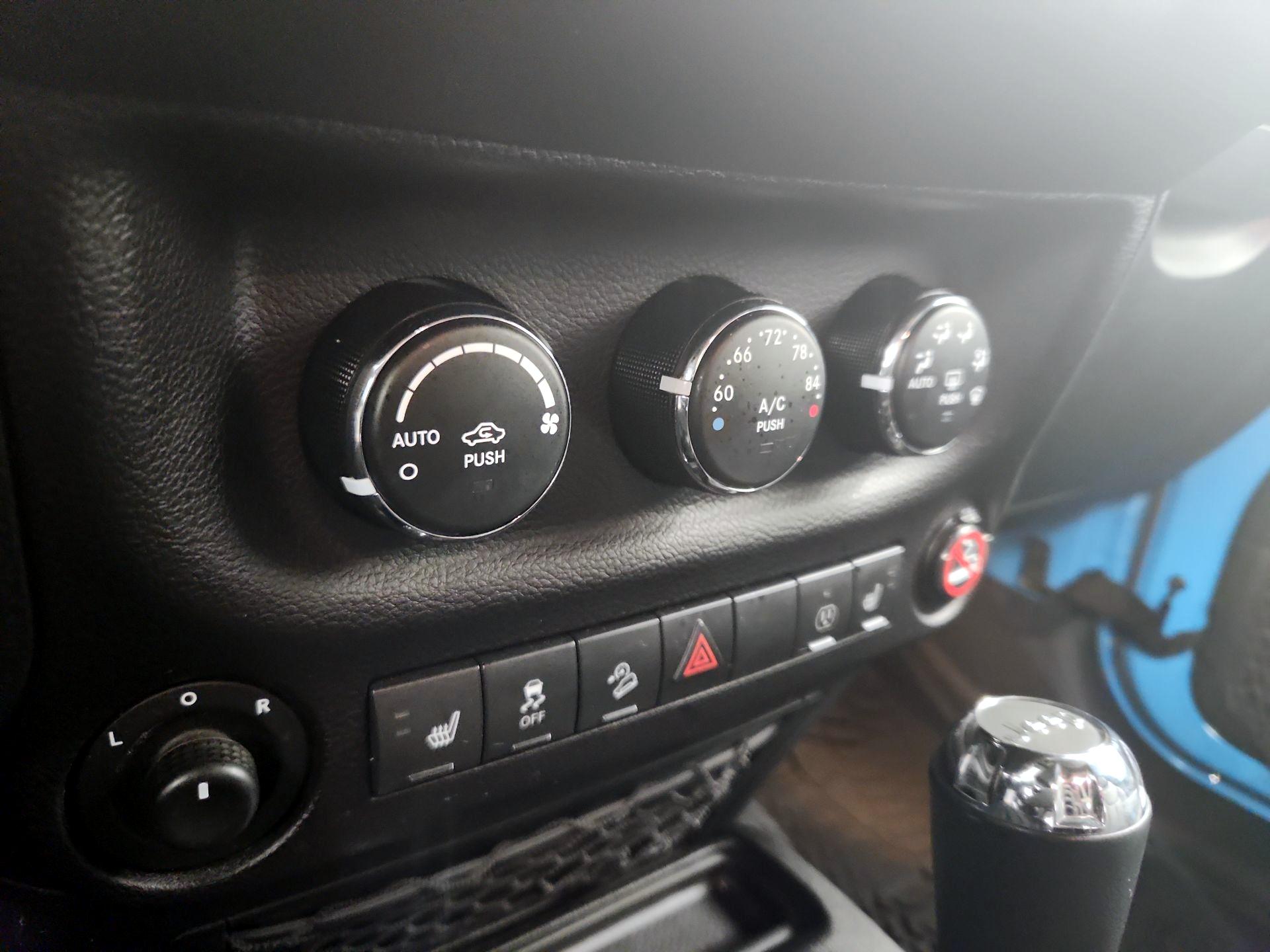 Thumbnail: 2017 Jeep Wrangler - 16
