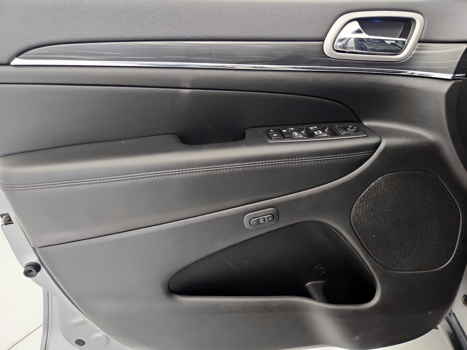 Thumbnail: 2019 Jeep Grand Cherokee - 12