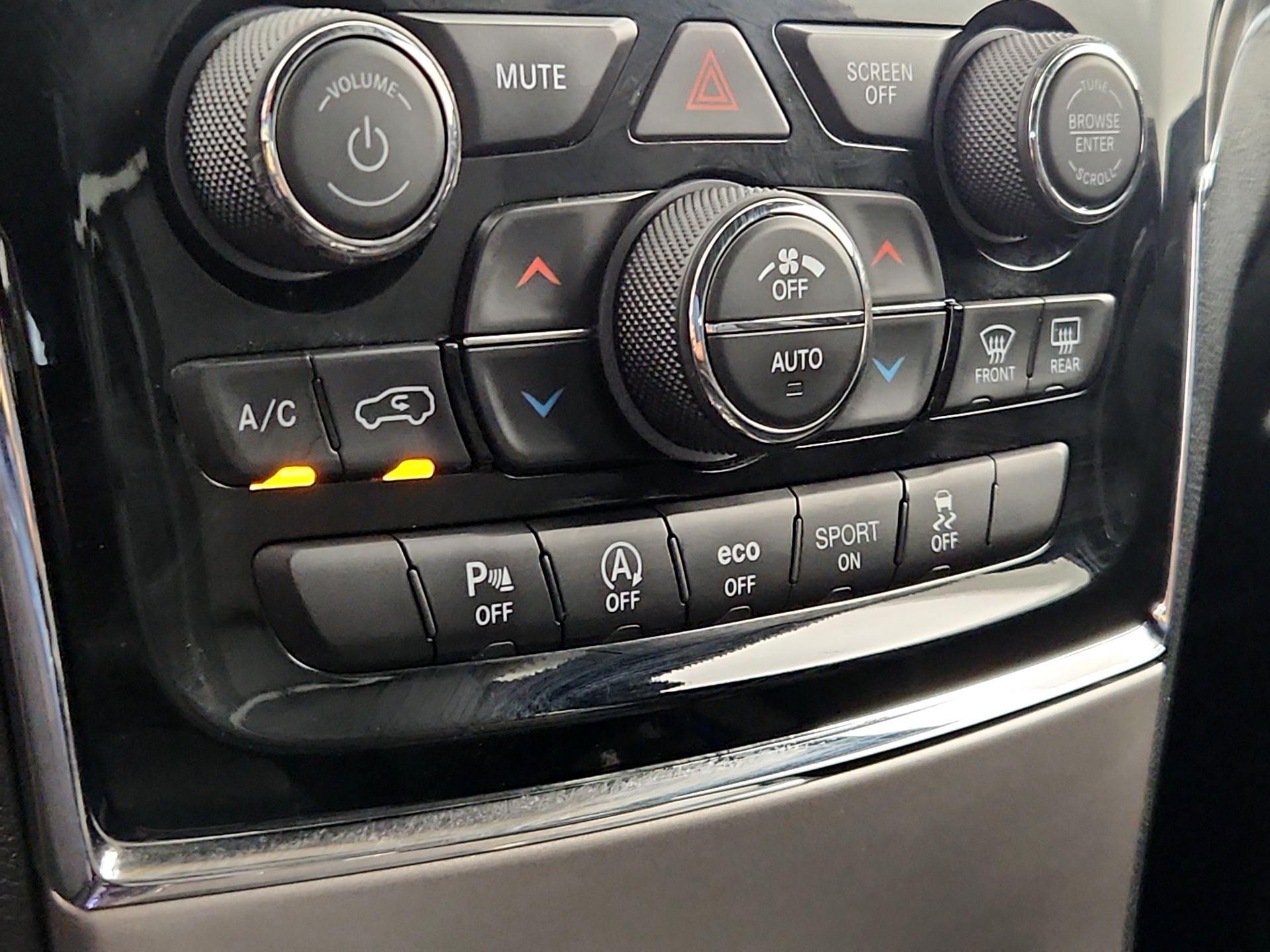 Thumbnail: 2019 Jeep Grand Cherokee - 17