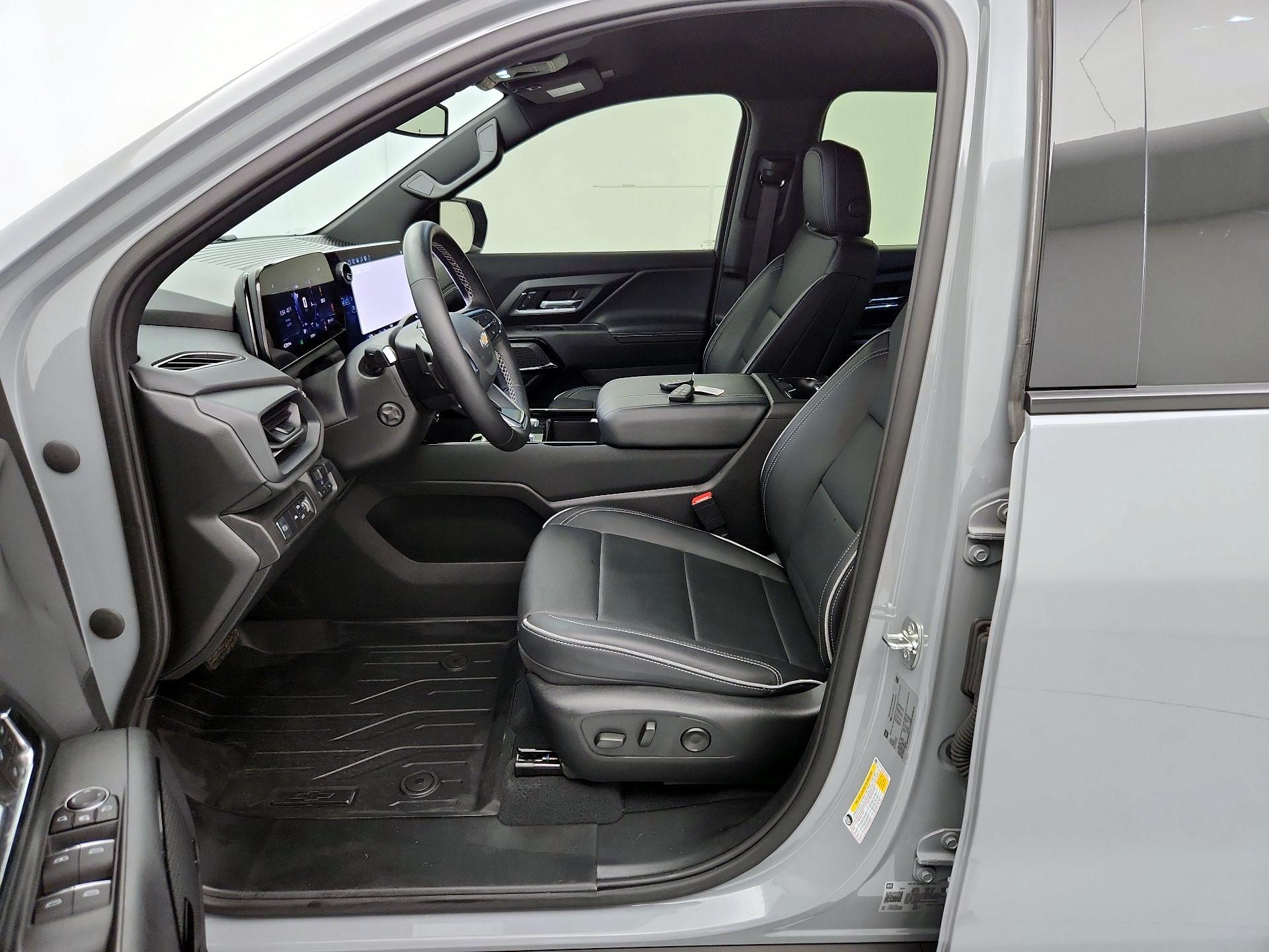 Thumbnail: 2025 Chevrolet Silverado EV - 11