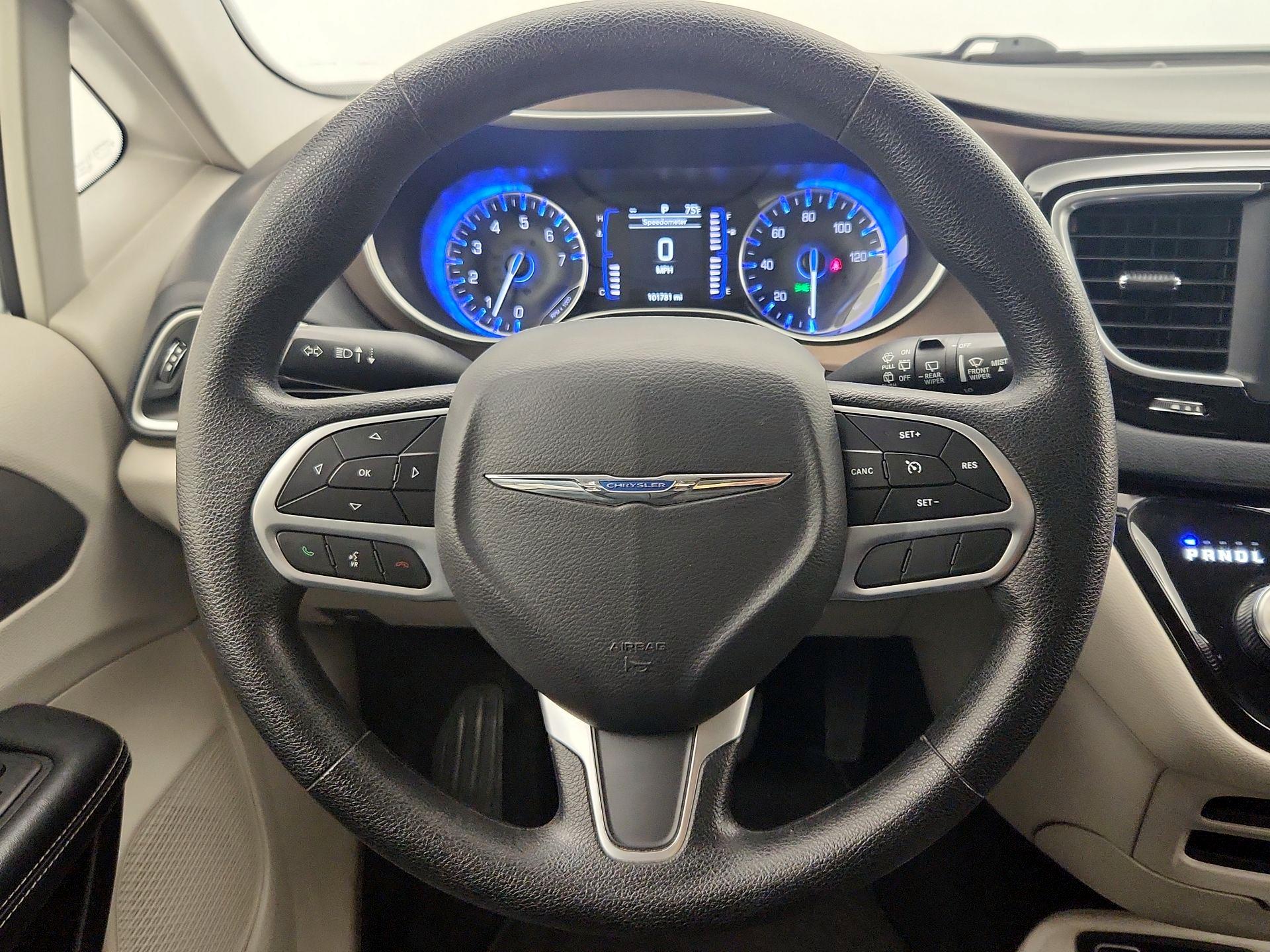 Thumbnail: 2020 Chrysler Voyager - 10