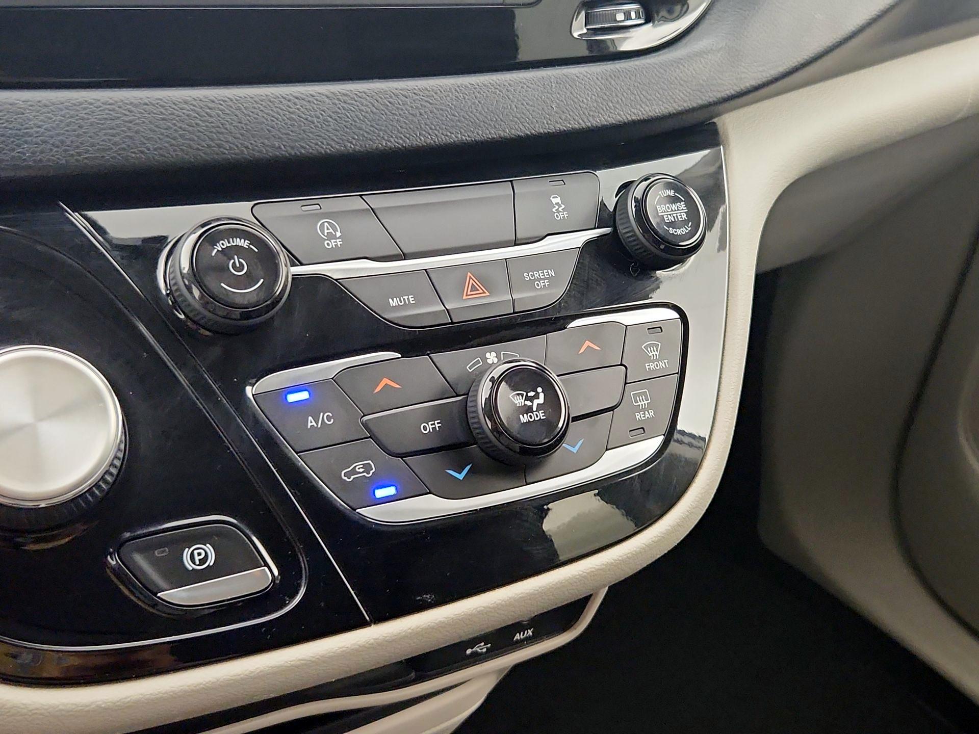 Thumbnail: 2020 Chrysler Voyager - 16