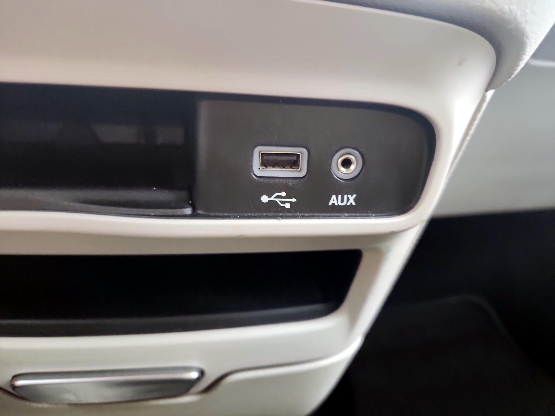 Thumbnail: 2020 Chrysler Voyager - 18