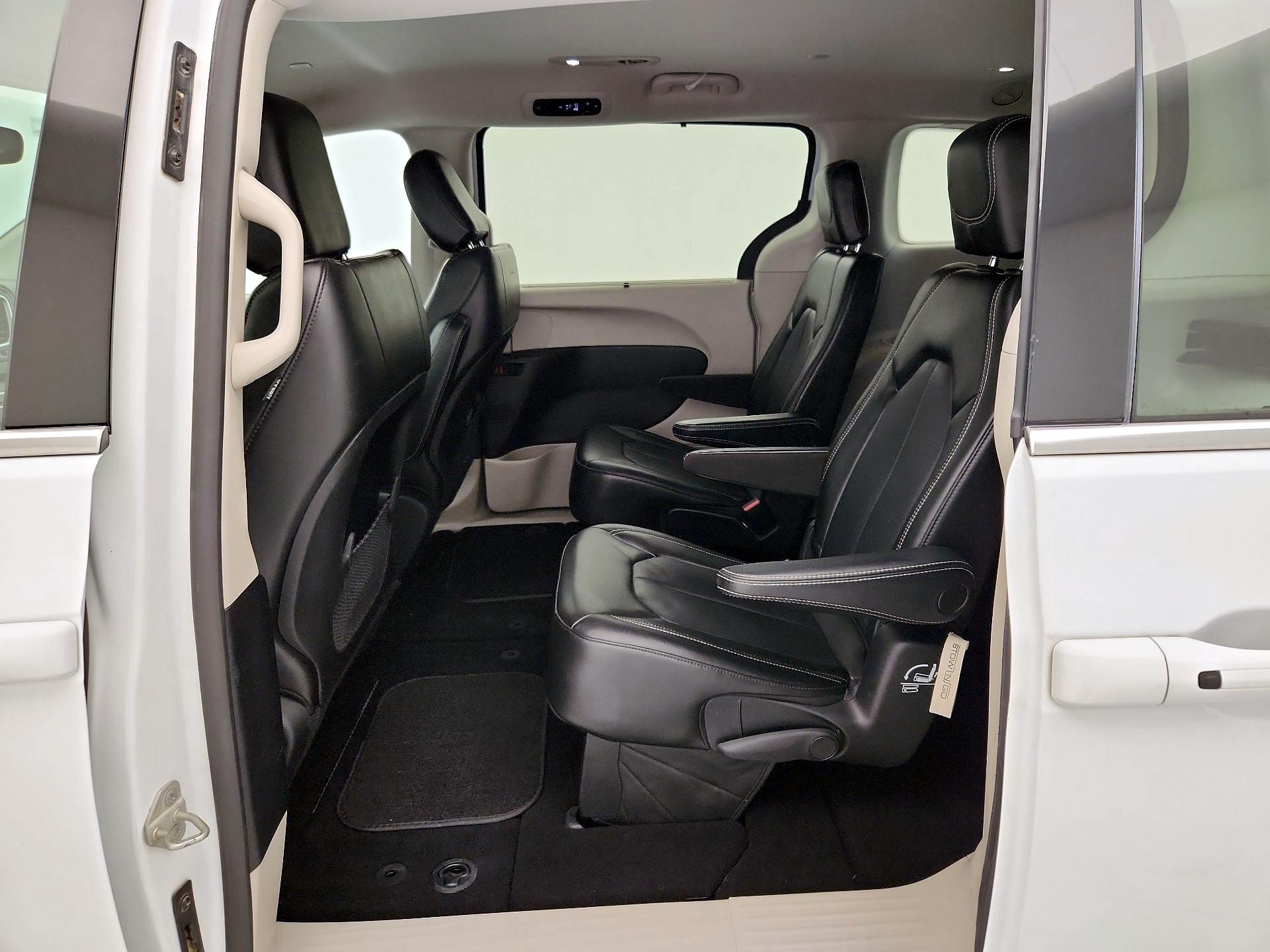 Thumbnail: 2020 Chrysler Voyager - 19