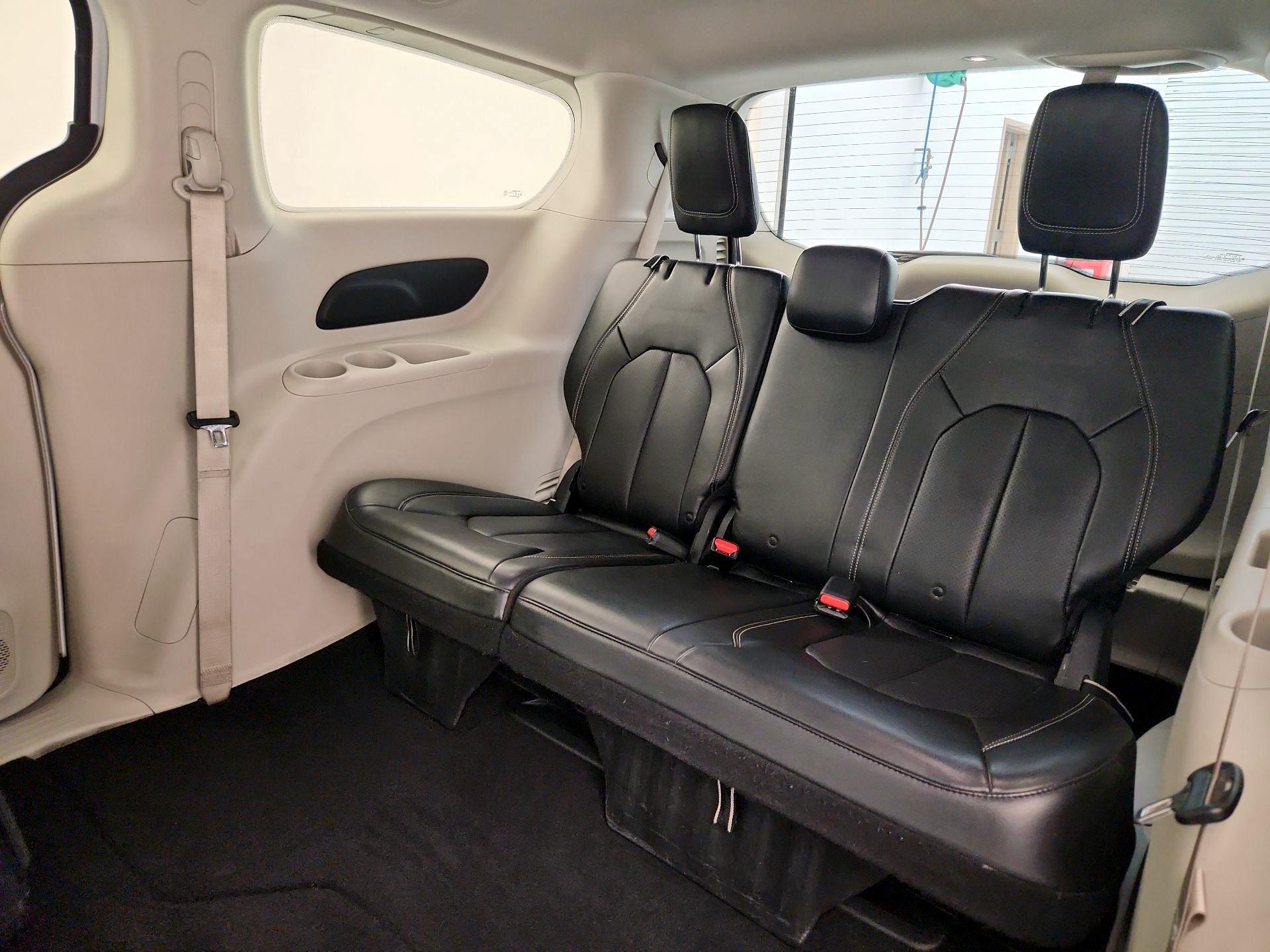 Thumbnail: 2020 Chrysler Voyager - 20