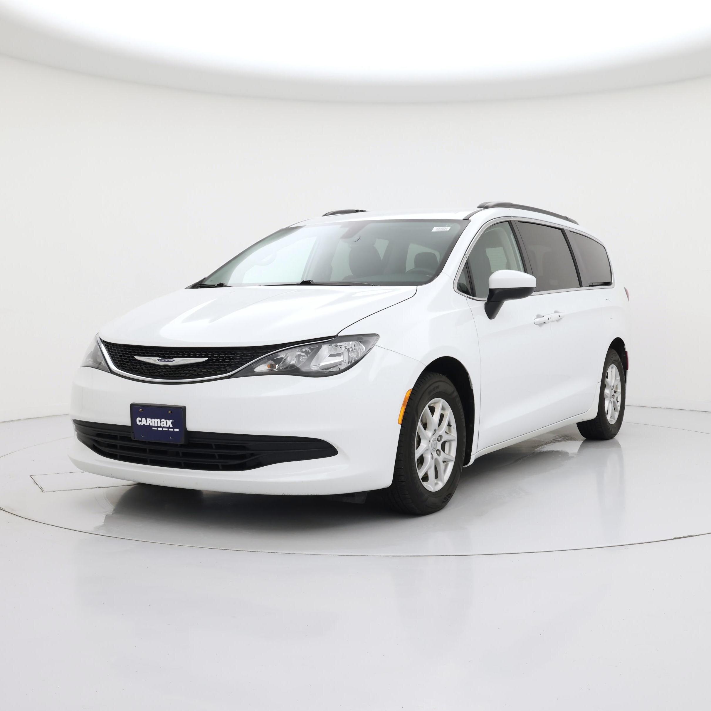 Thumbnail: 2020 Chrysler Voyager - 4