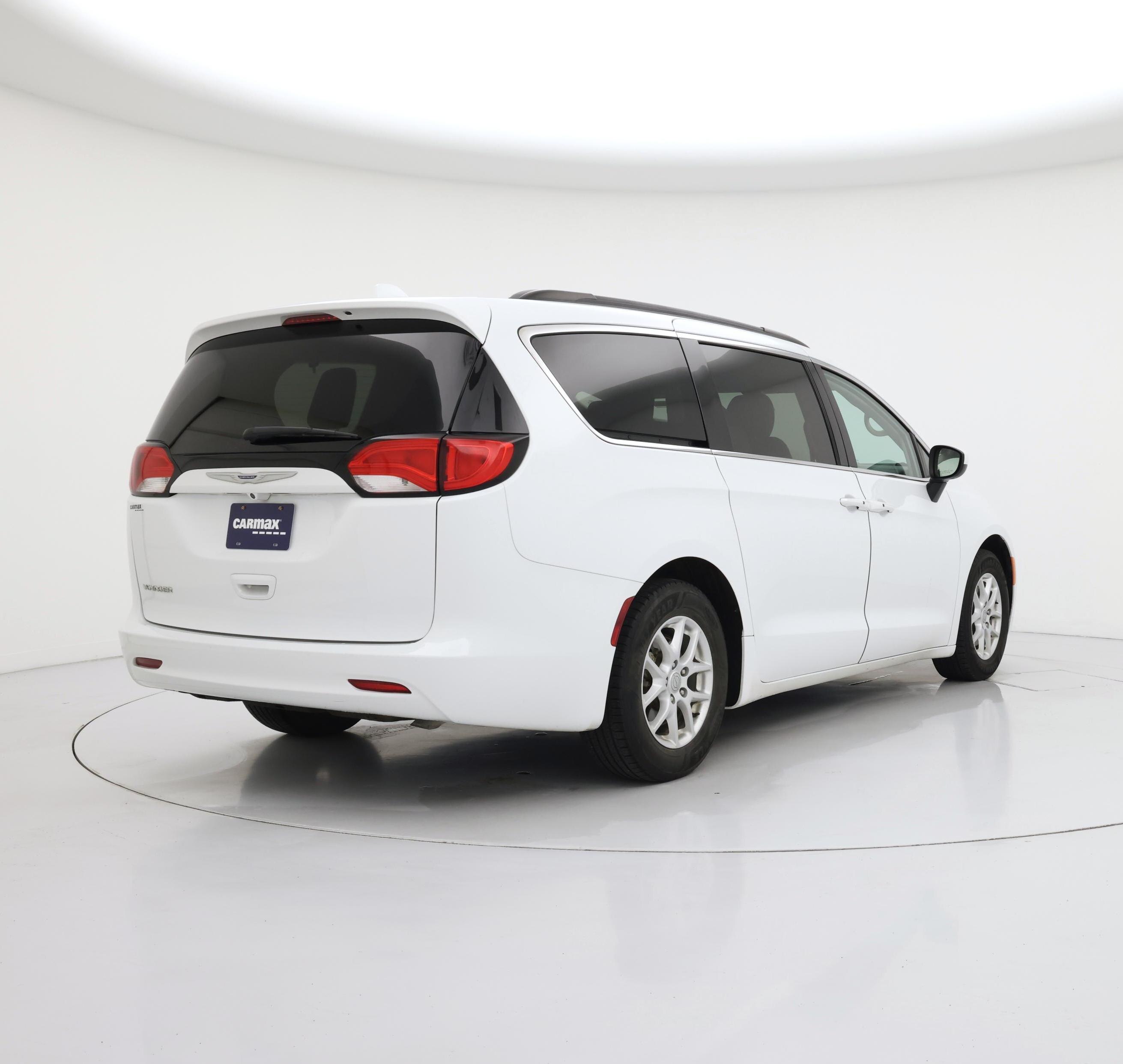 Thumbnail: 2020 Chrysler Voyager - 8