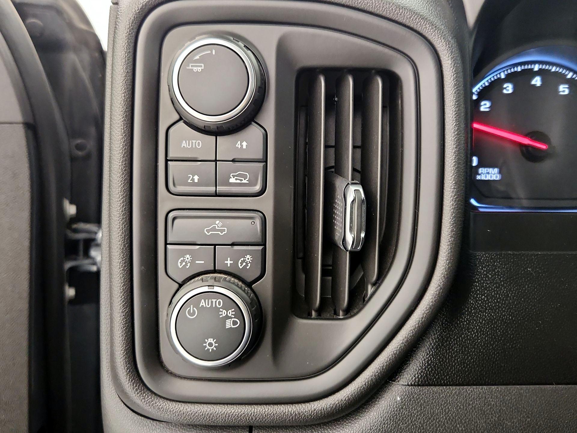 Thumbnail: 2020 Chevrolet Silverado 1500 - 13