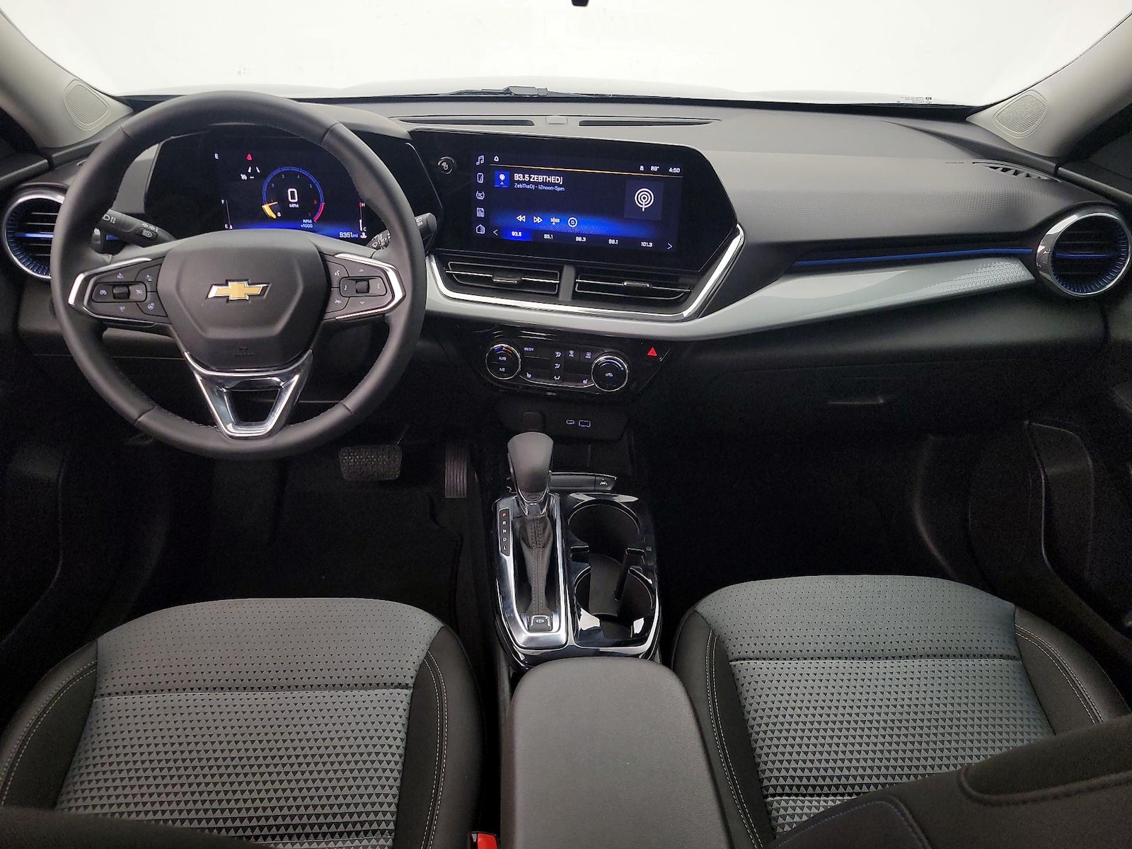 2025 Chevrolet Trax LT - Photo 10