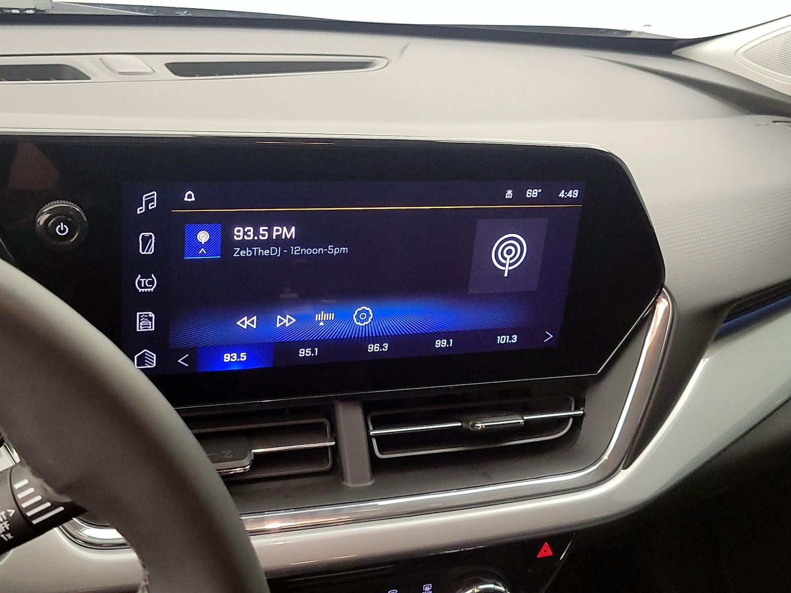 2025 Chevrolet Trax LT - Photo 16