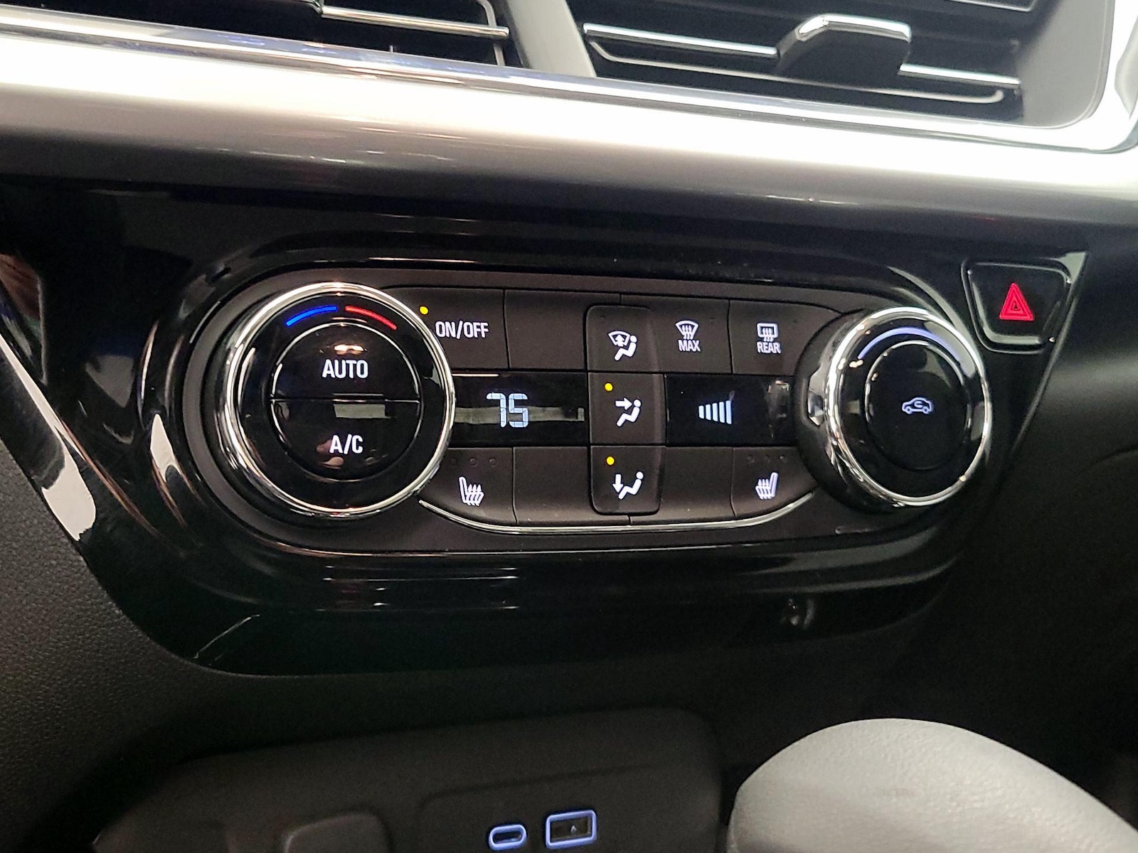 2025 Chevrolet Trax LT - Photo 17