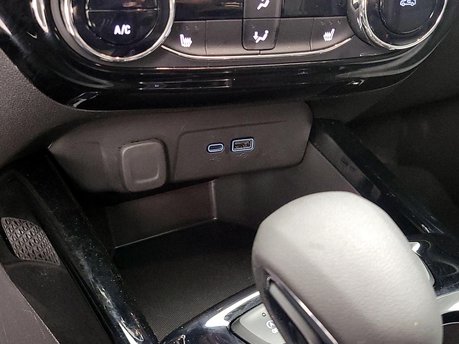 2025 Chevrolet Trax LT - Photo 19