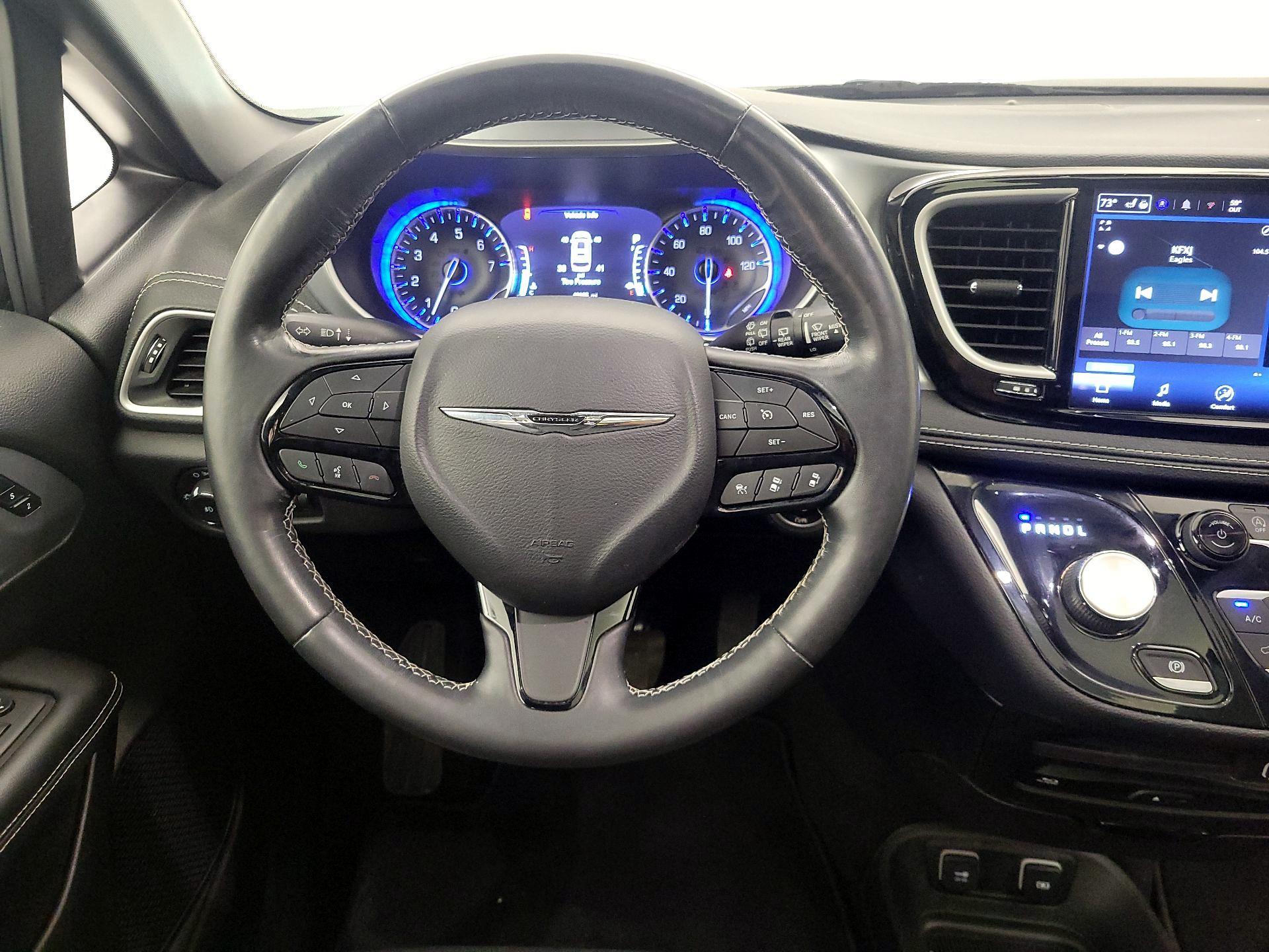 Thumbnail: 2021 Chrysler Pacifica - 10