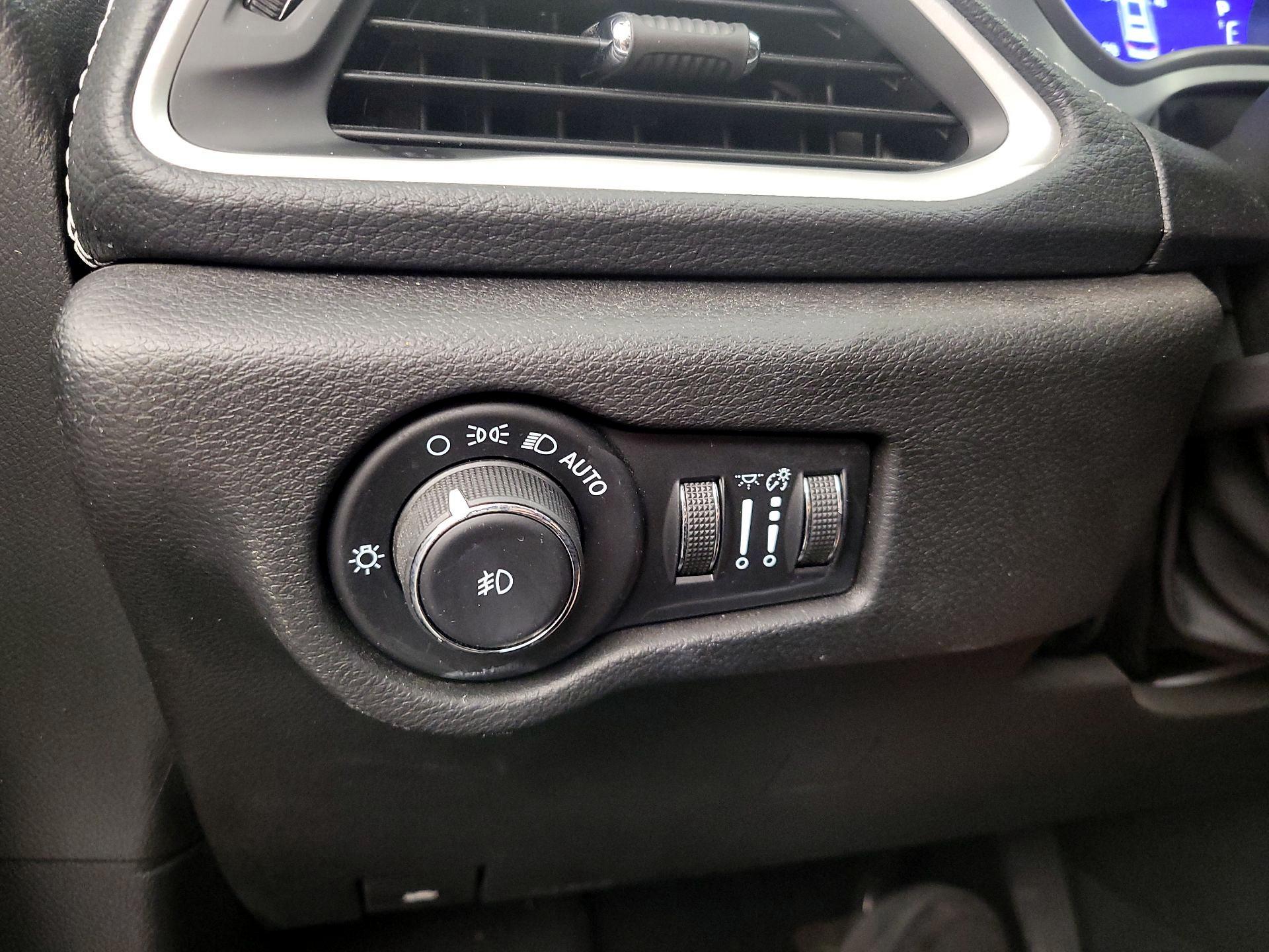 Thumbnail: 2021 Chrysler Pacifica - 13