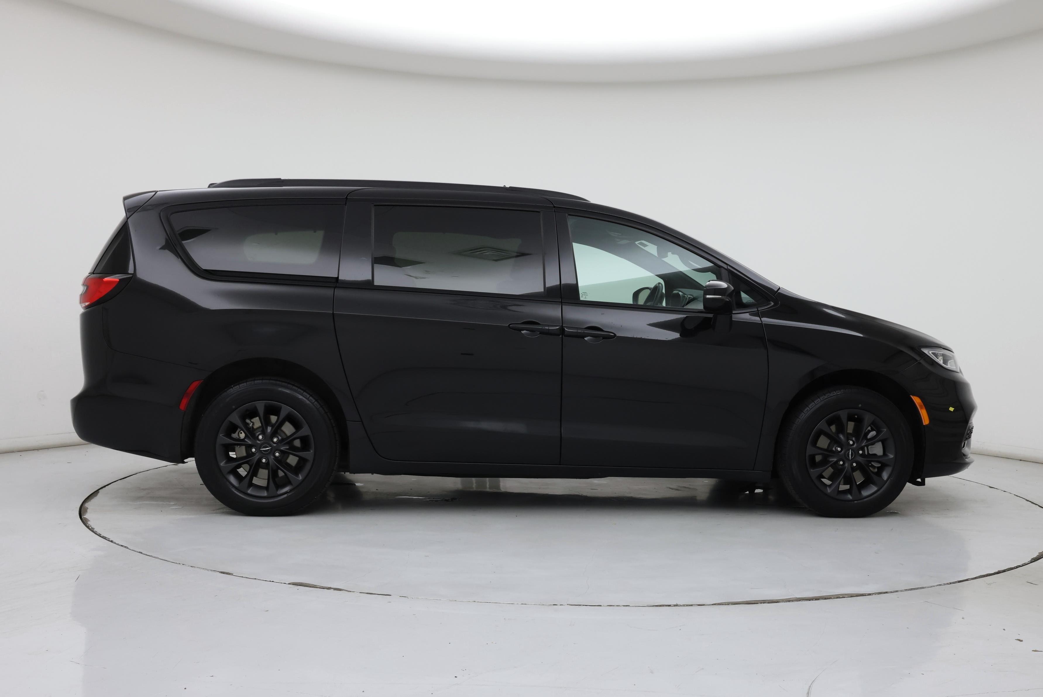 Thumbnail: 2021 Chrysler Pacifica - 7
