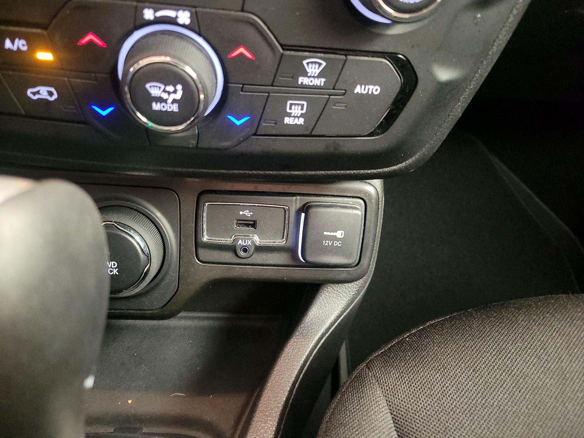 Thumbnail: 2021 Jeep Renegade - 18