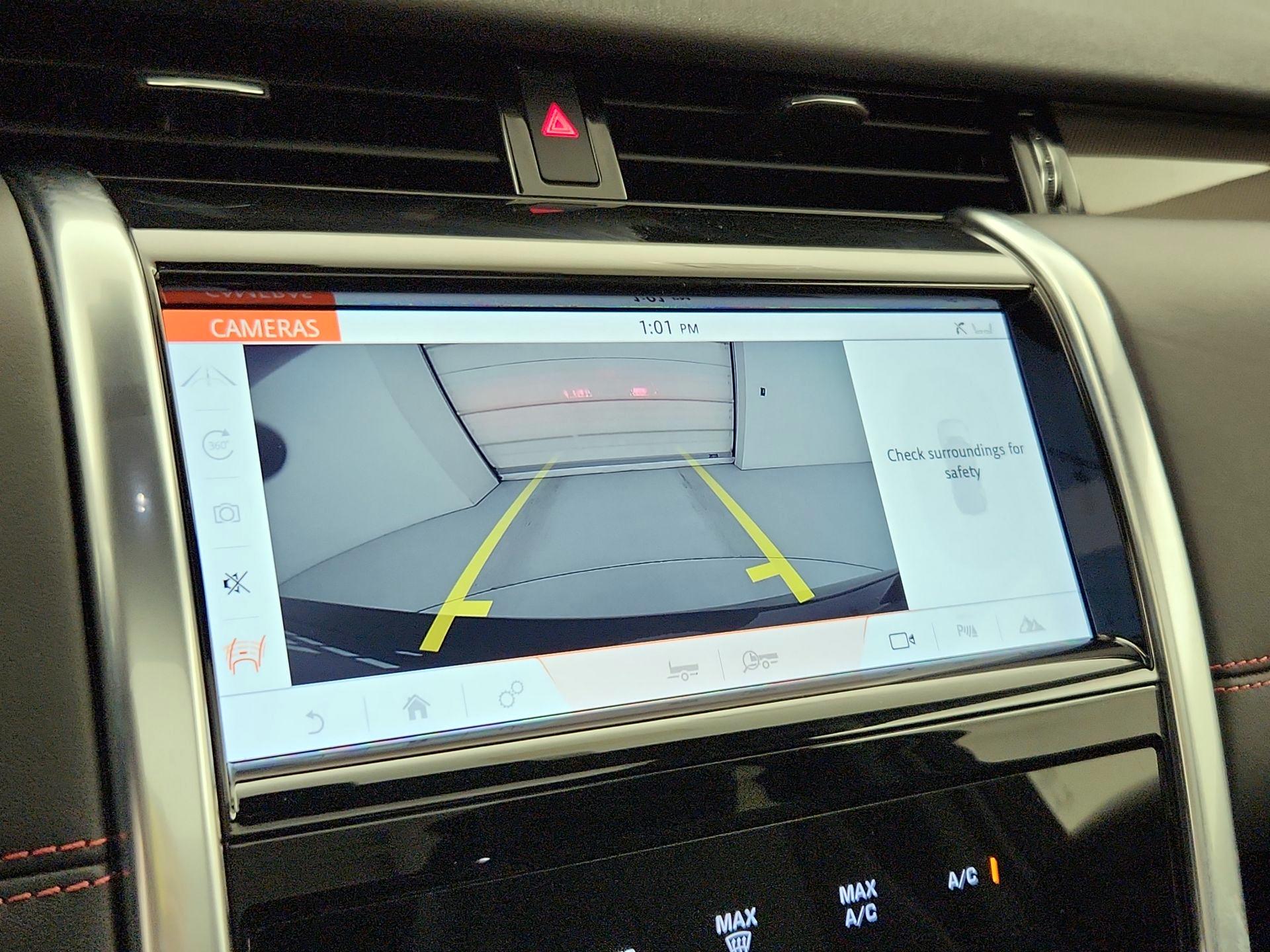 Thumbnail: 2020 Land Rover Discovery Sport - 15