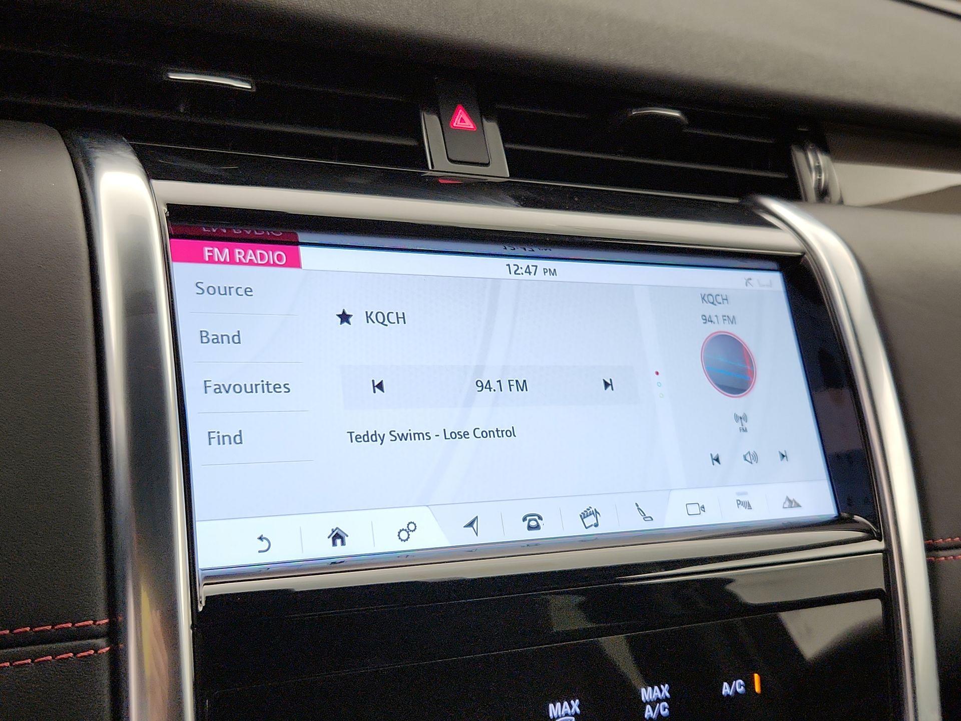 Thumbnail: 2020 Land Rover Discovery Sport - 16