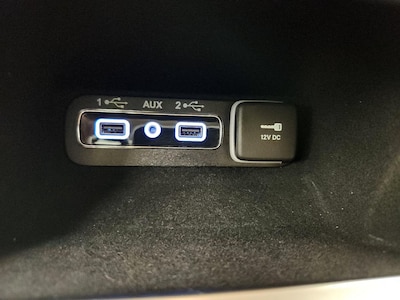 USB/AUX Ports