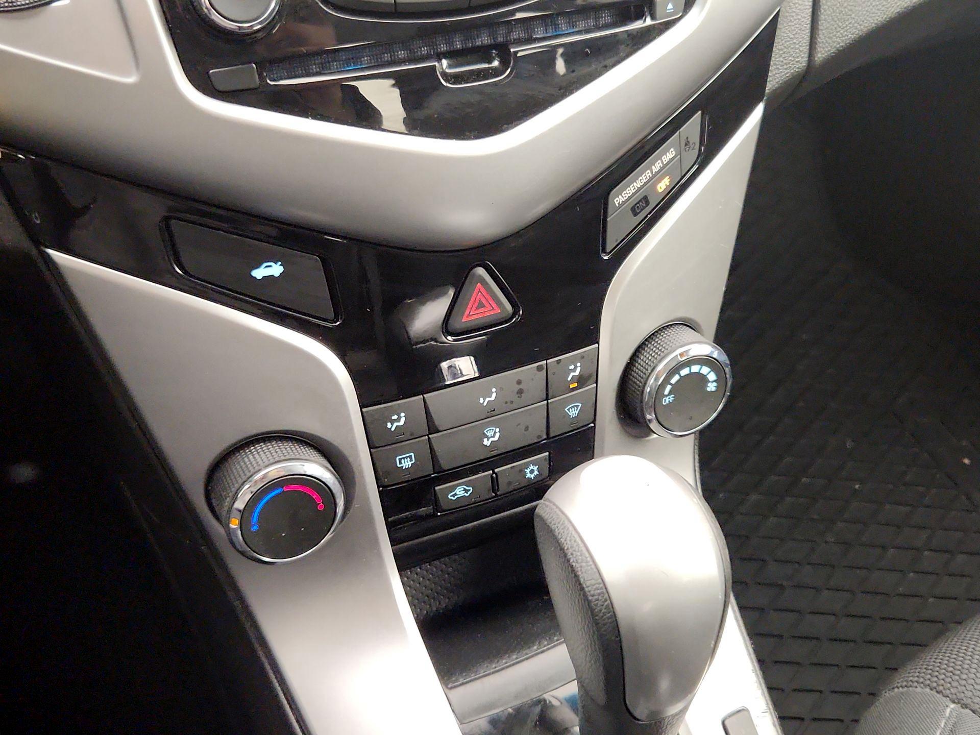 Thumbnail: 2015 Chevrolet Cruze - 15