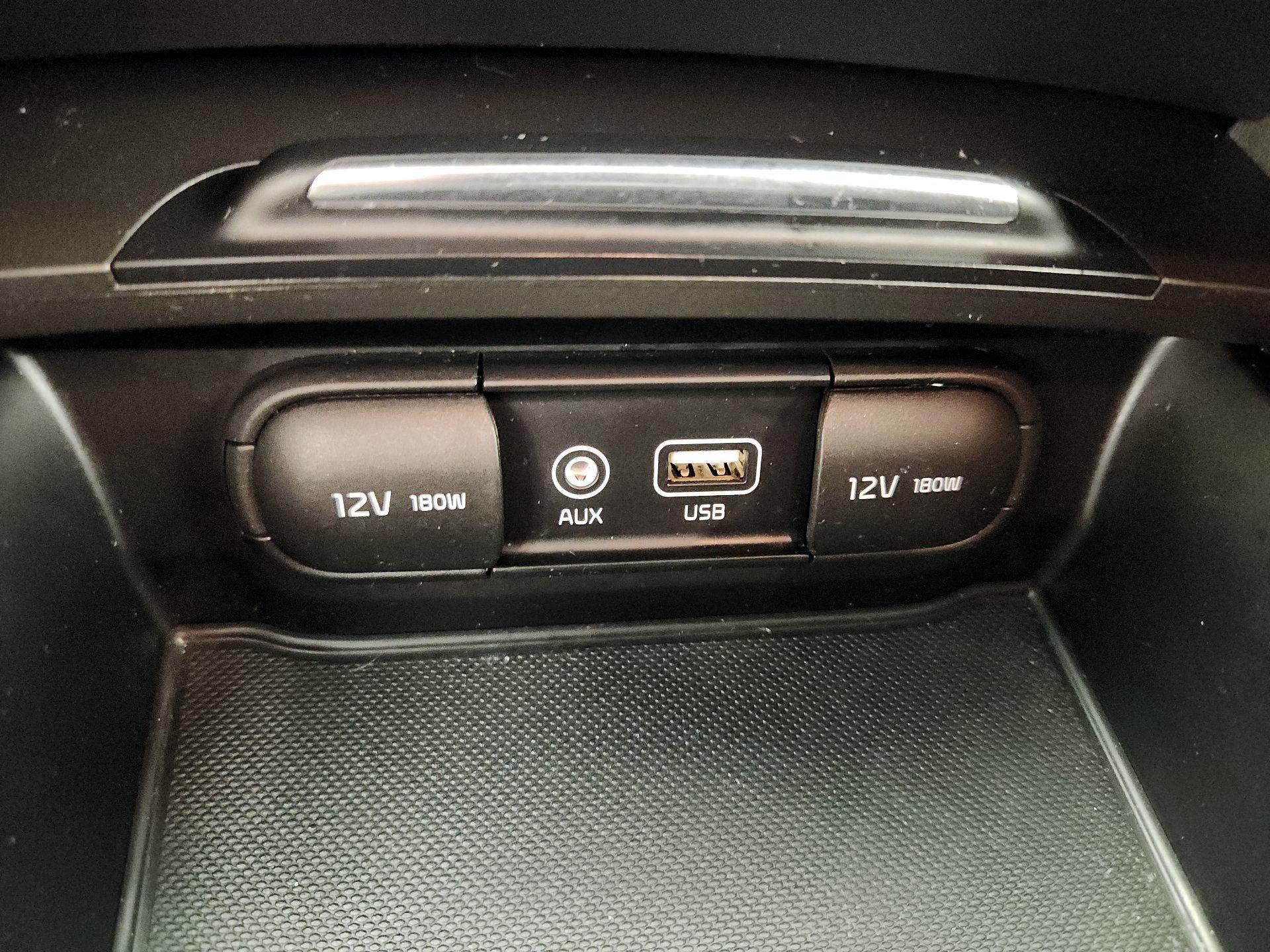Thumbnail: 2016 Kia Optima - 18