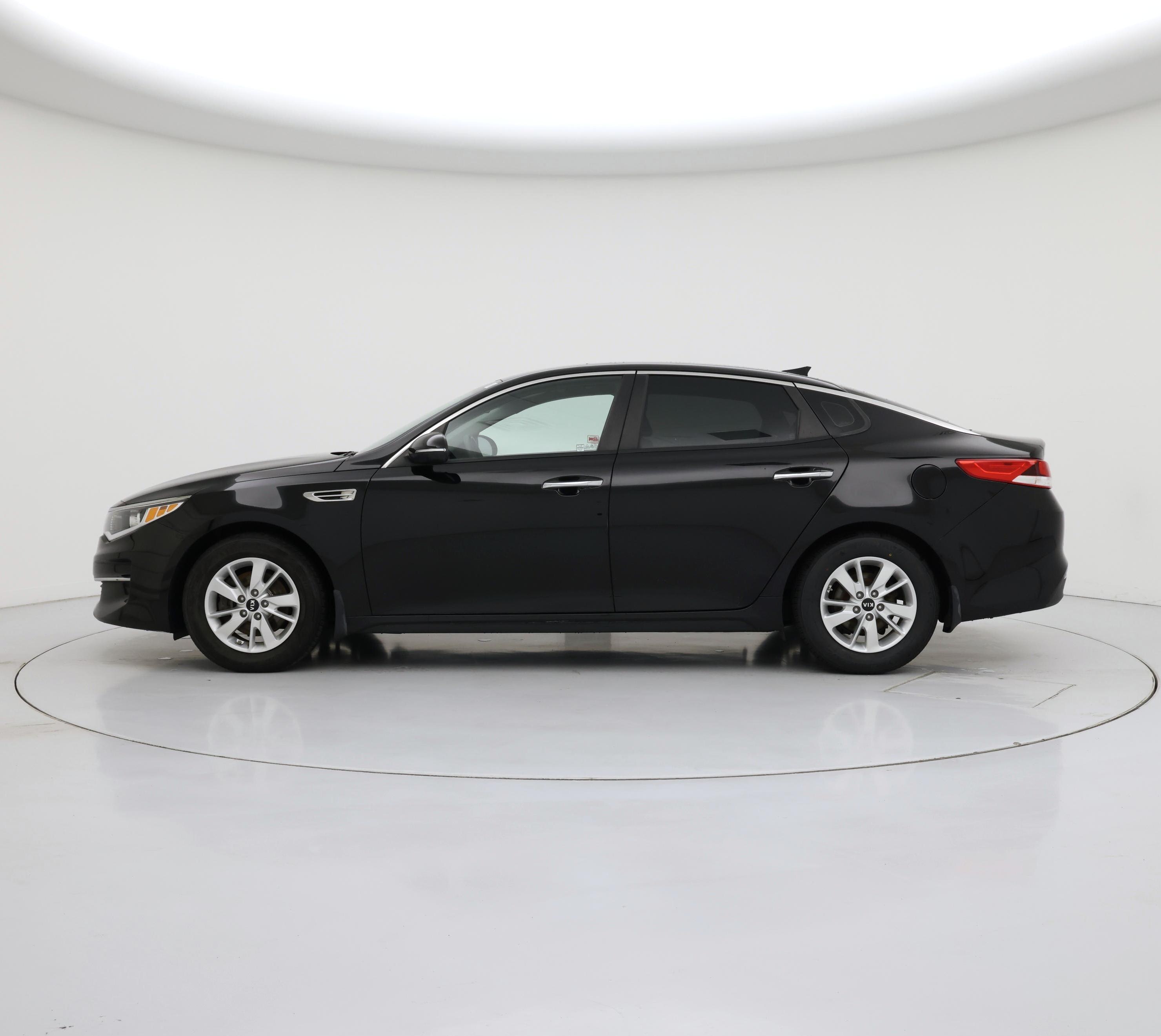 Thumbnail: 2016 Kia Optima - 3