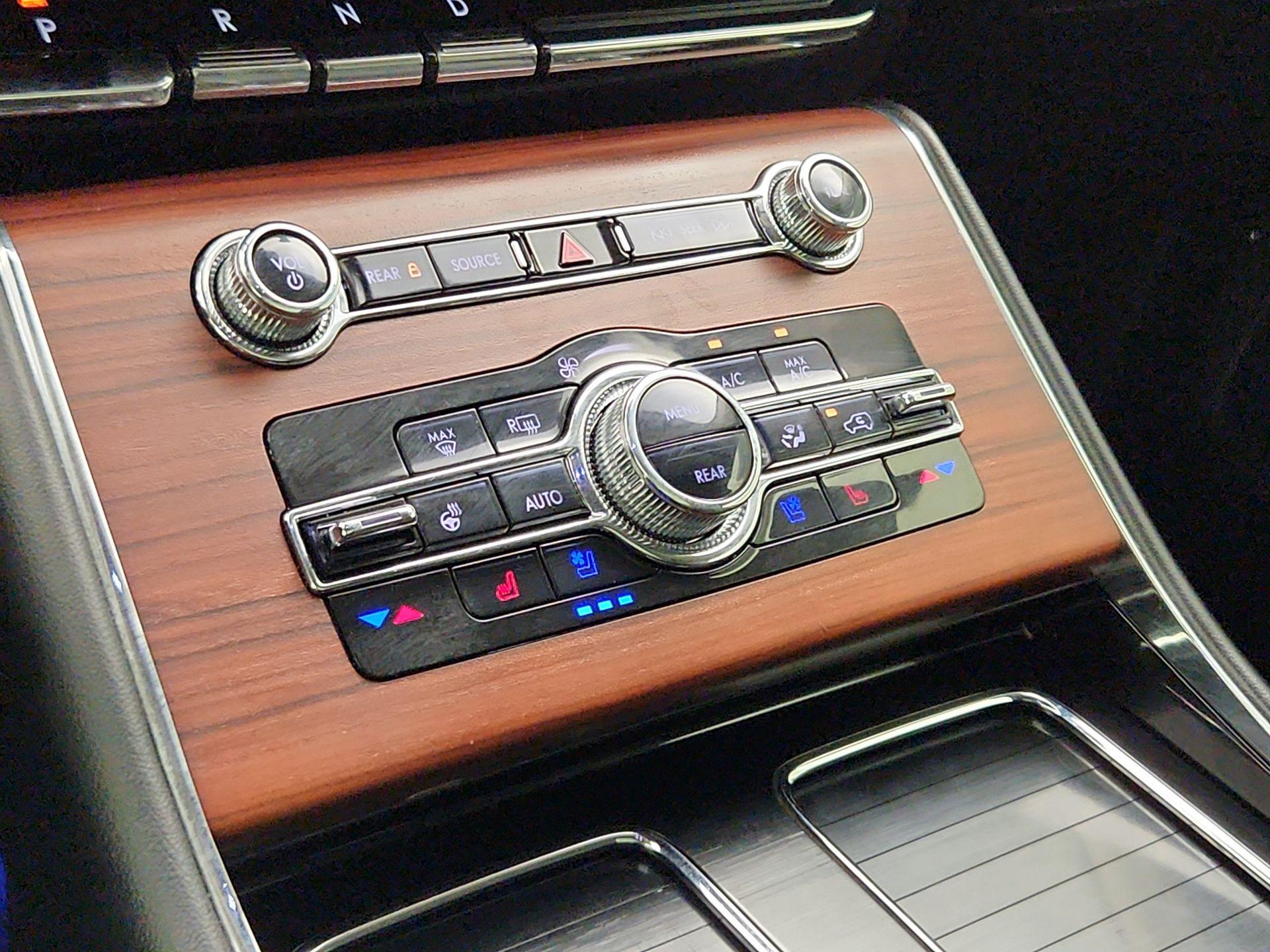 Thumbnail: 2022 Lincoln Aviator - 17