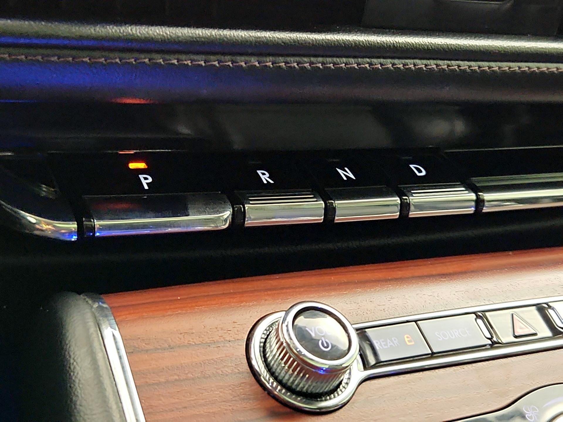 Thumbnail: 2022 Lincoln Aviator - 18
