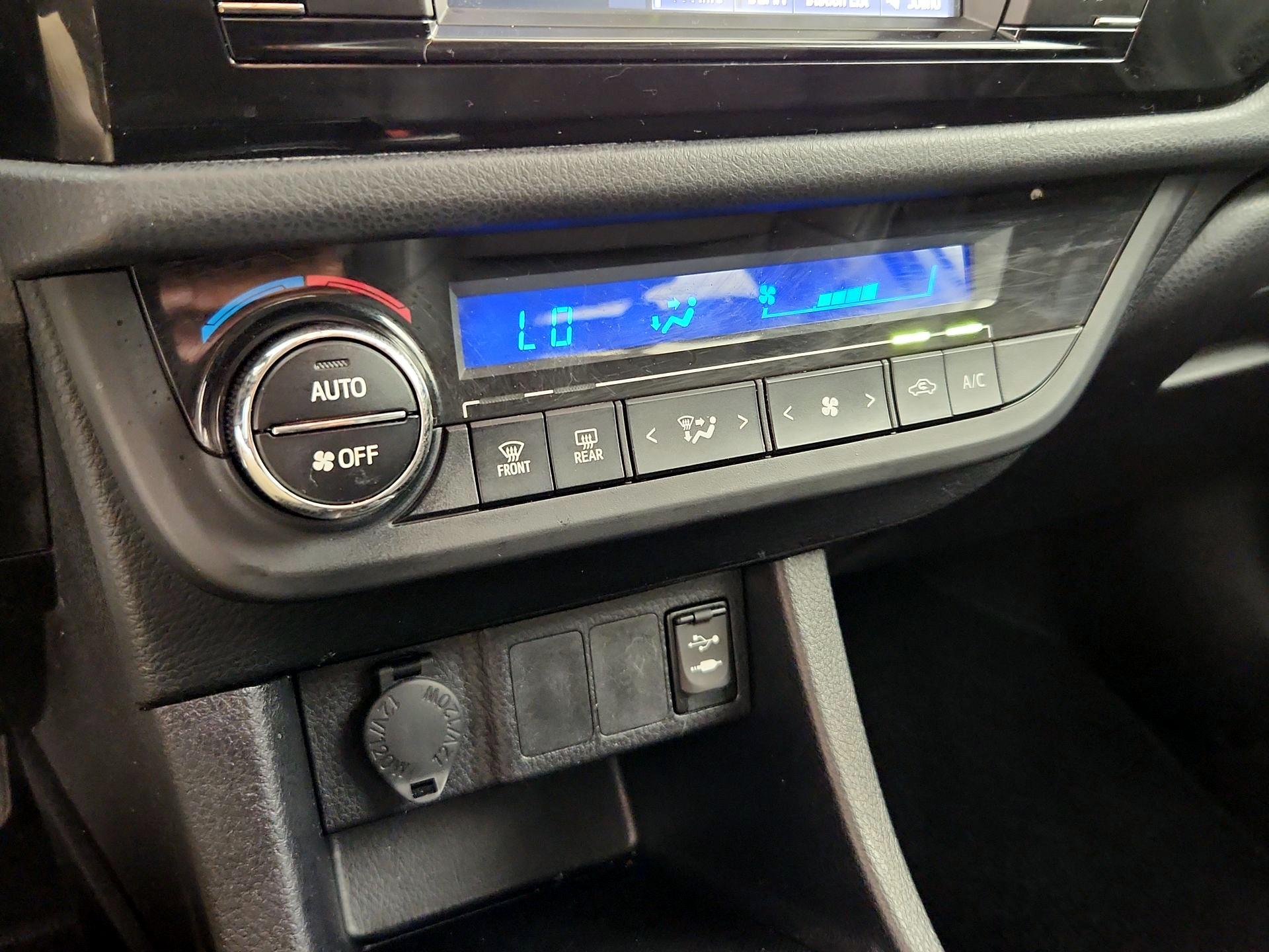 Thumbnail: 2014 Toyota Corolla - 16