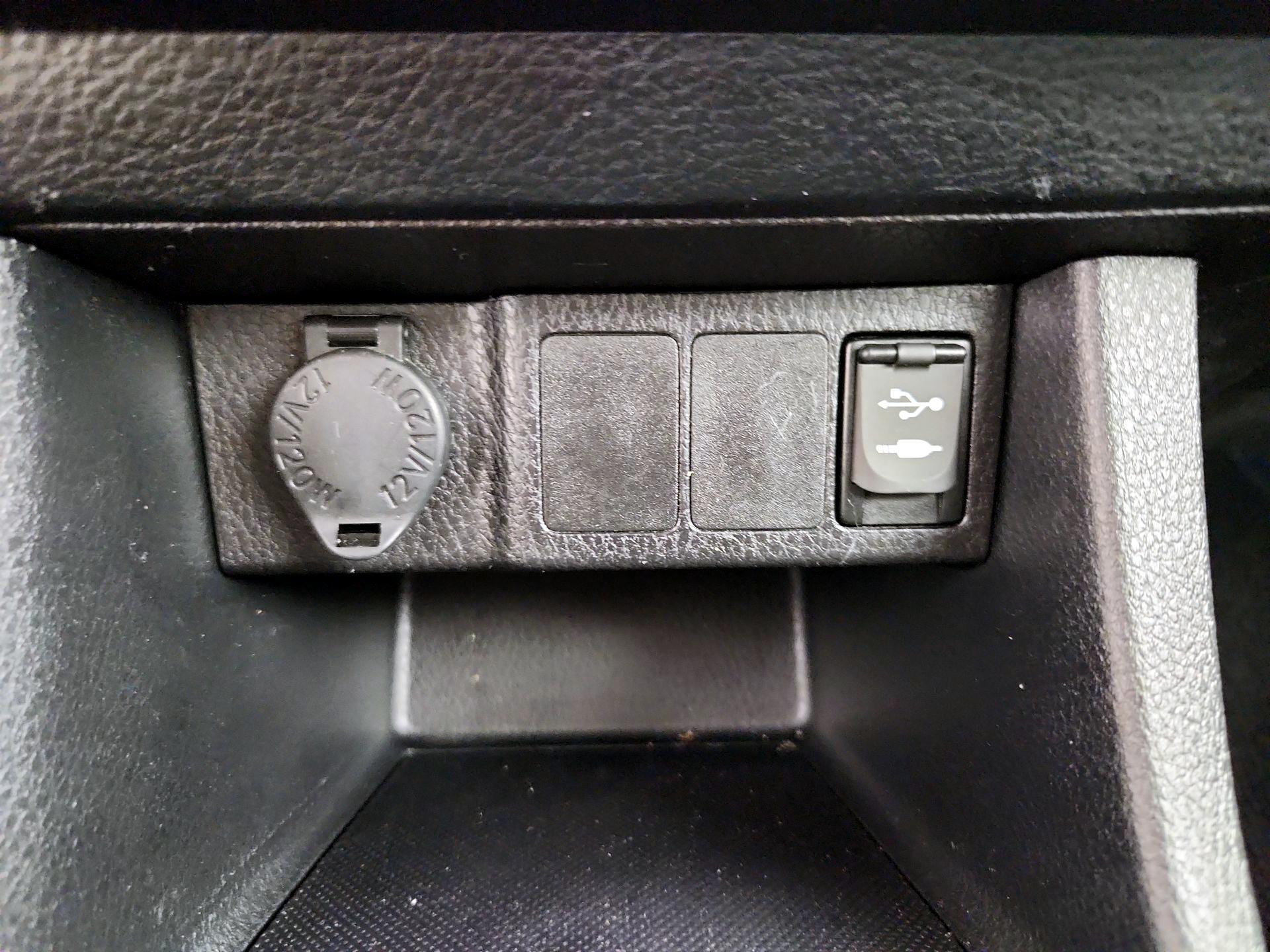 Thumbnail: 2014 Toyota Corolla - 18