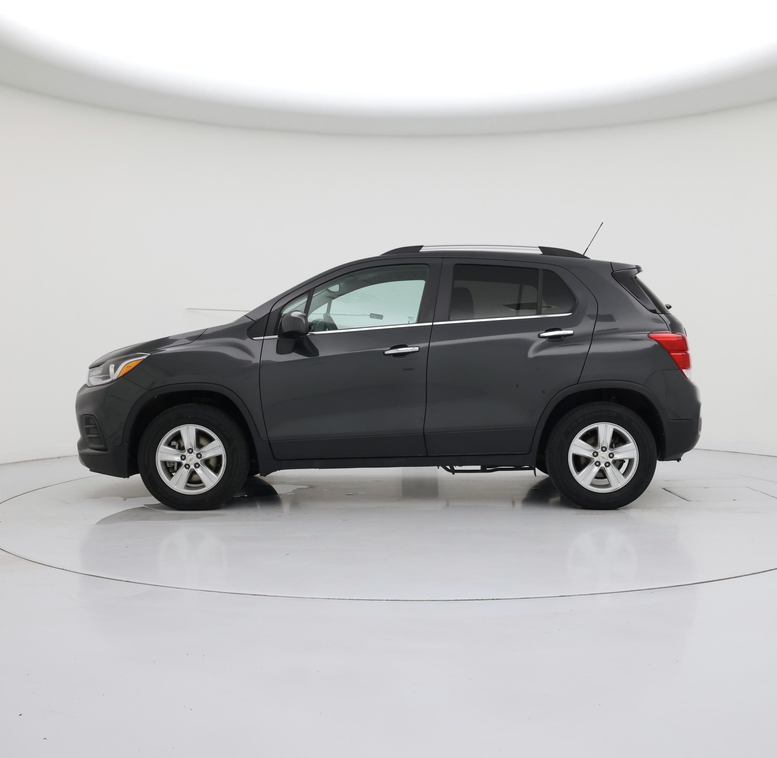 Thumbnail: 2017 Chevrolet Trax - 3