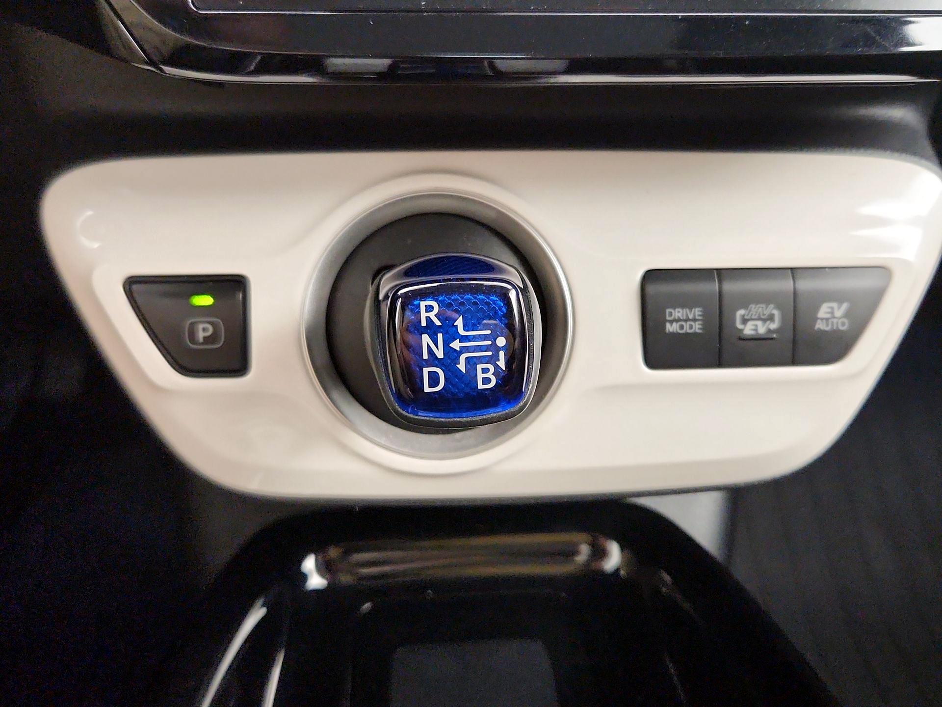 Thumbnail: 2018 Toyota Prius Prime - 18