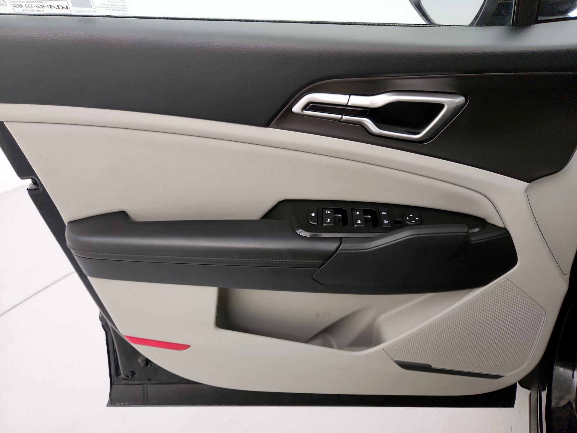Thumbnail: 2023 Kia Sportage - 12