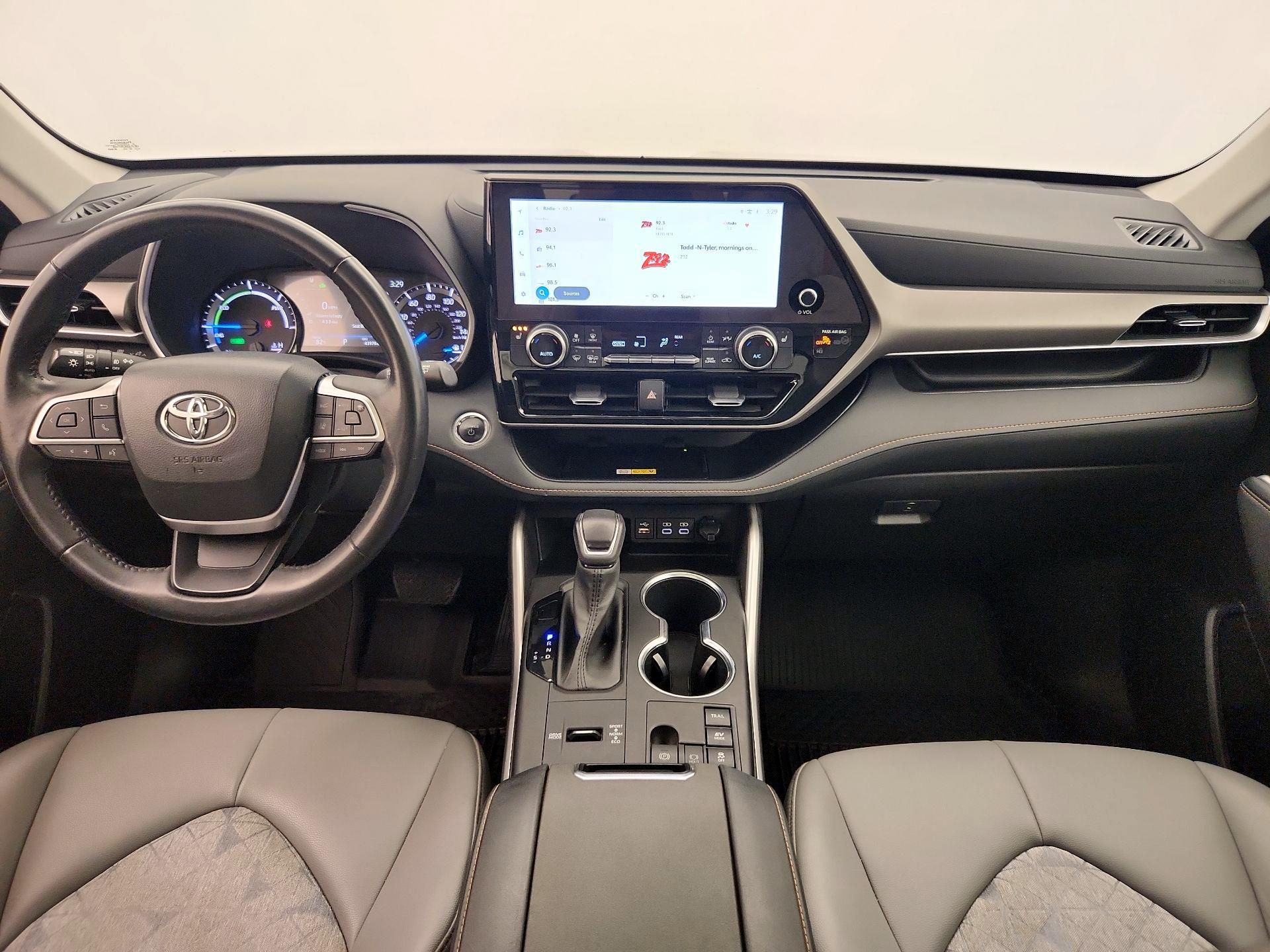 Thumbnail: 2023 Toyota Highlander - 9