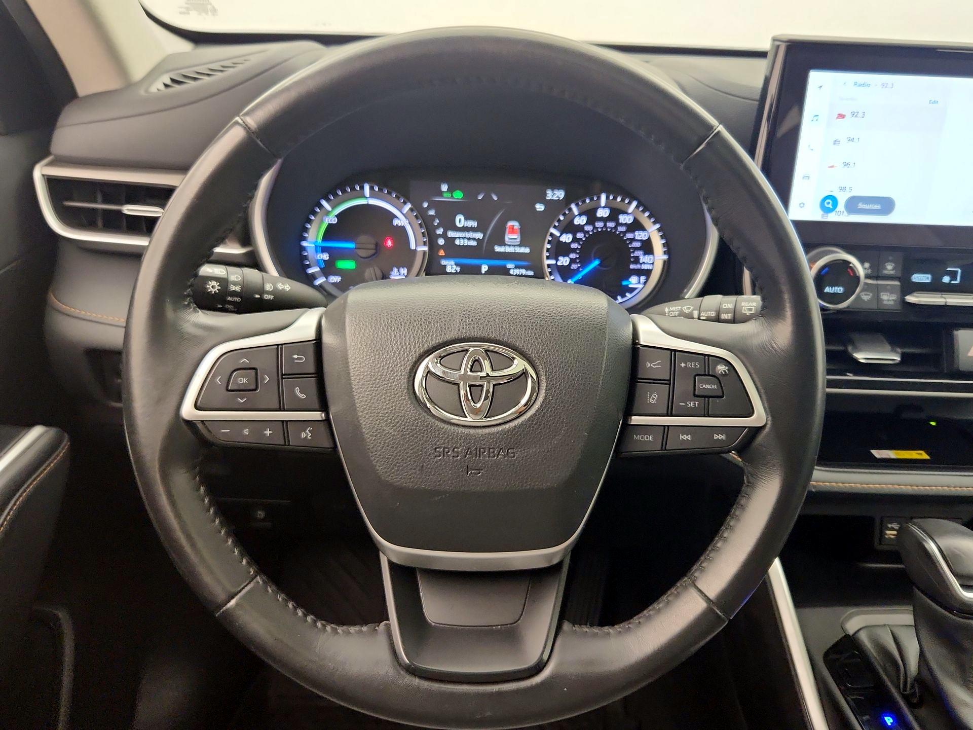 Thumbnail: 2023 Toyota Highlander - 10