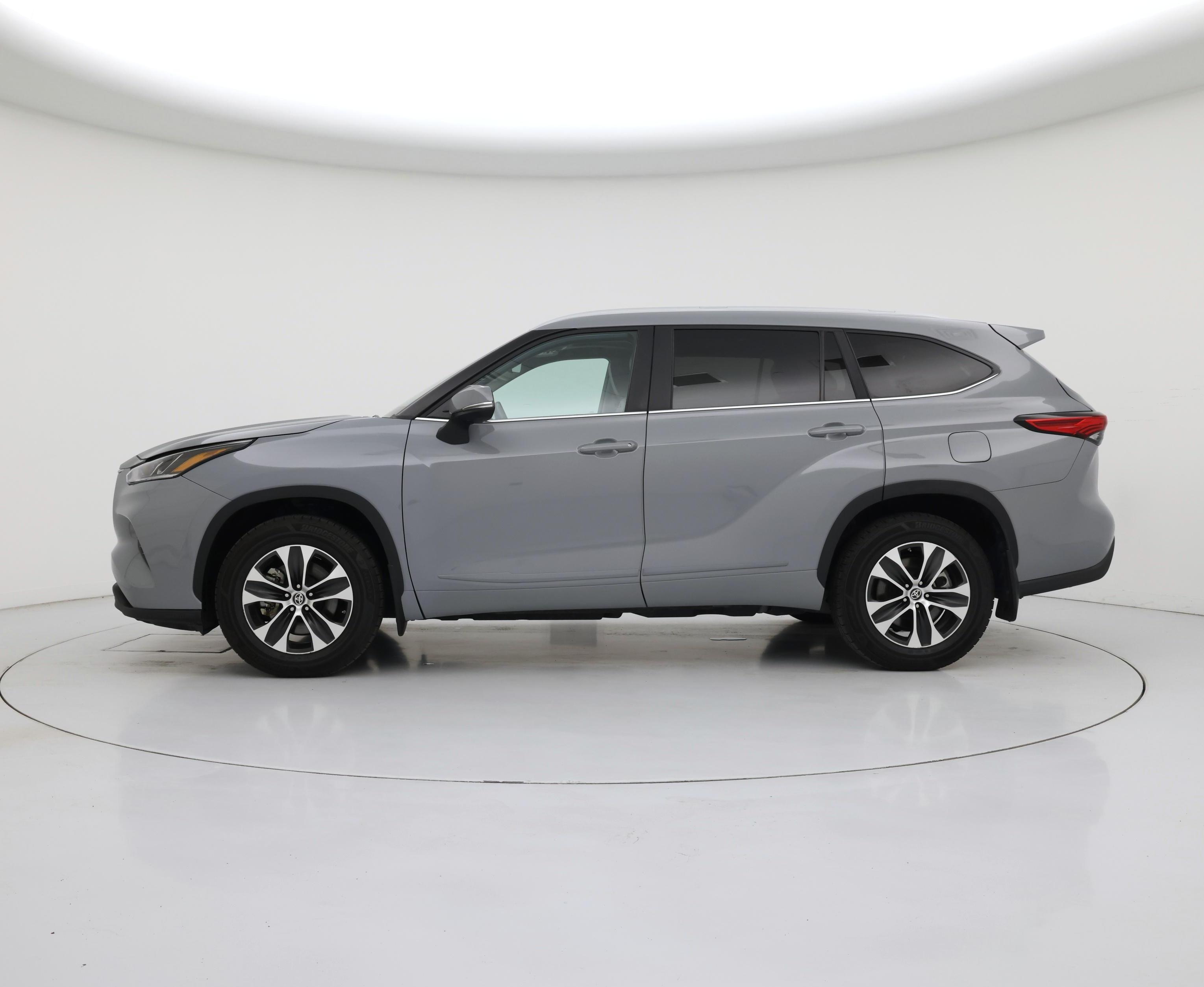 Thumbnail: 2023 Toyota Highlander - 3