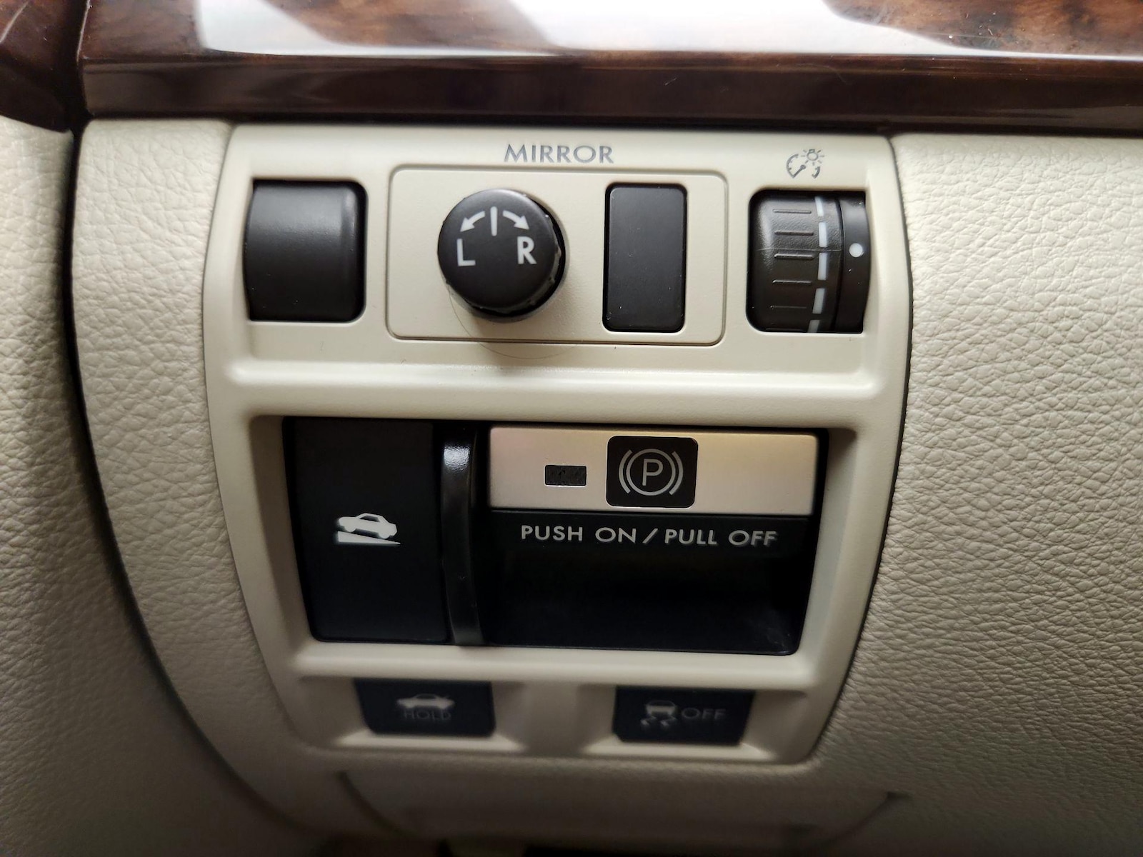 2014 Subaru Legacy 2.5i Limited - Photo 14