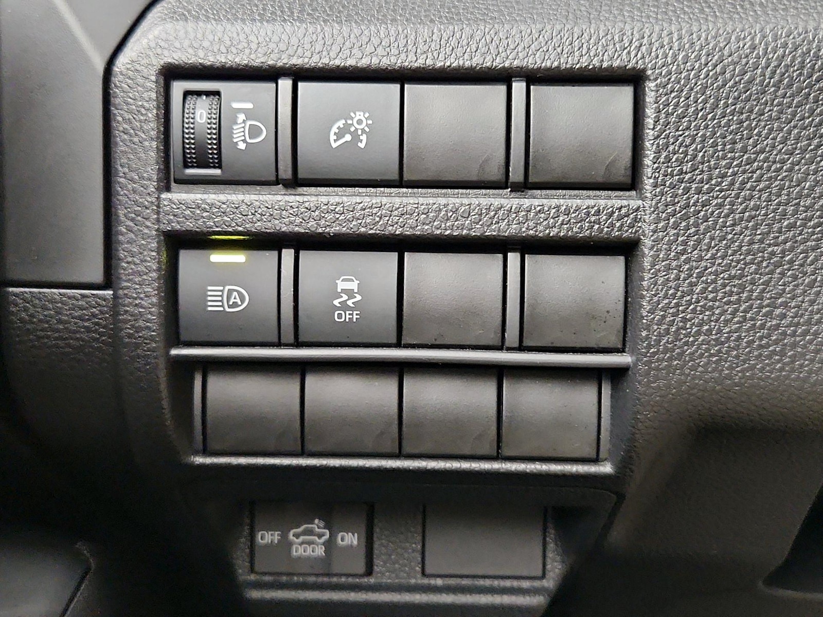 2025 Toyota Tacoma SR - Photo 14