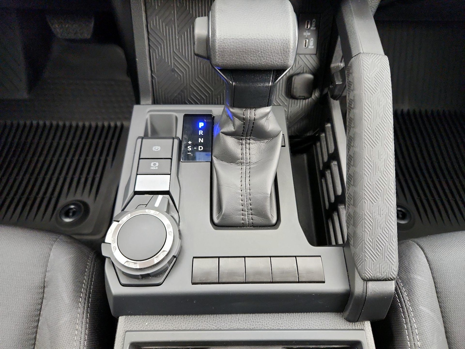 2025 Toyota Tacoma SR - Photo 18