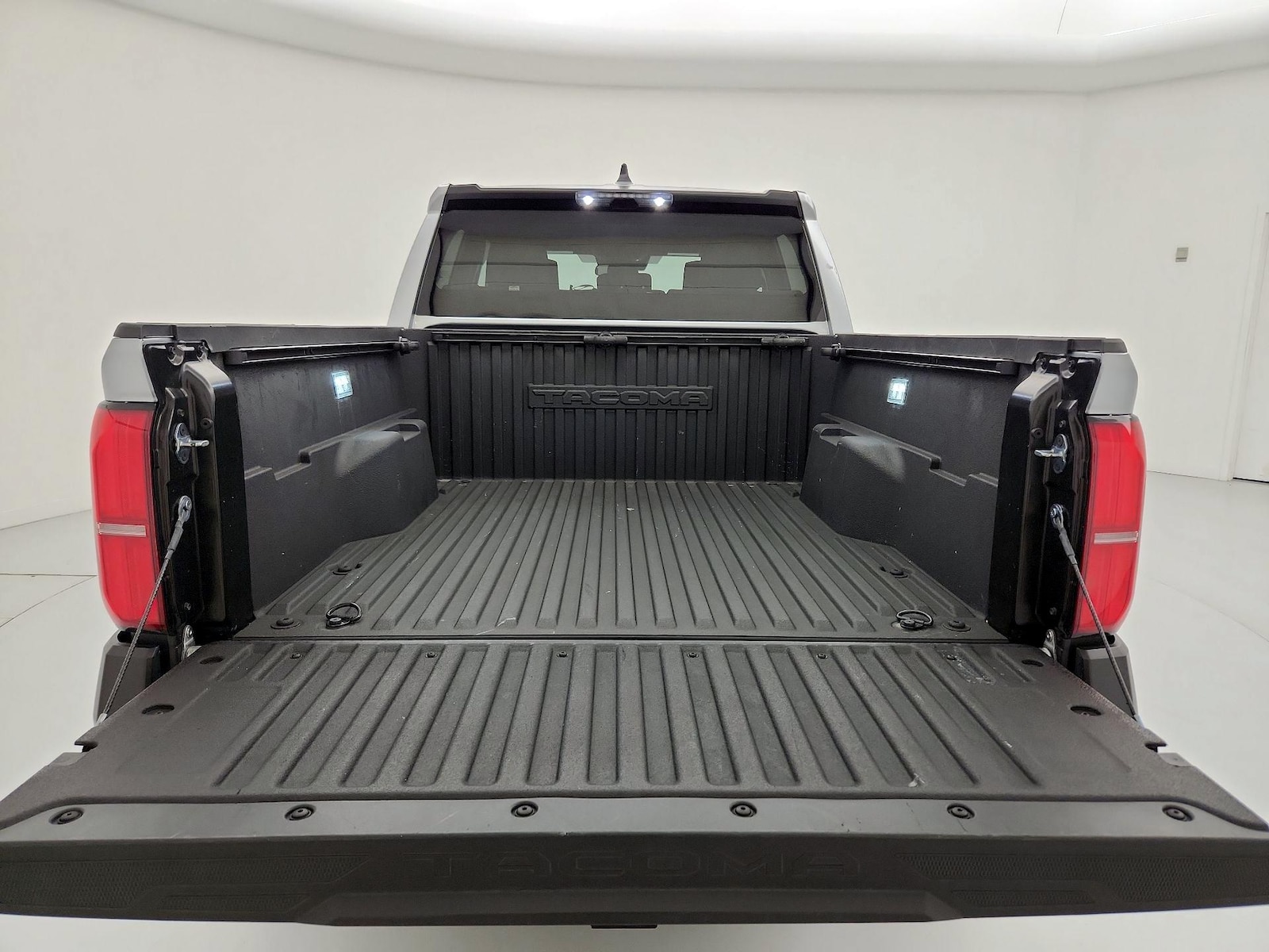 2025 Toyota Tacoma SR - Photo 21