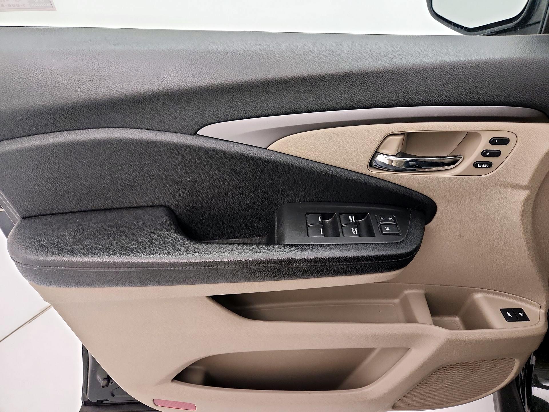 Thumbnail: 2020 Honda Pilot - 12