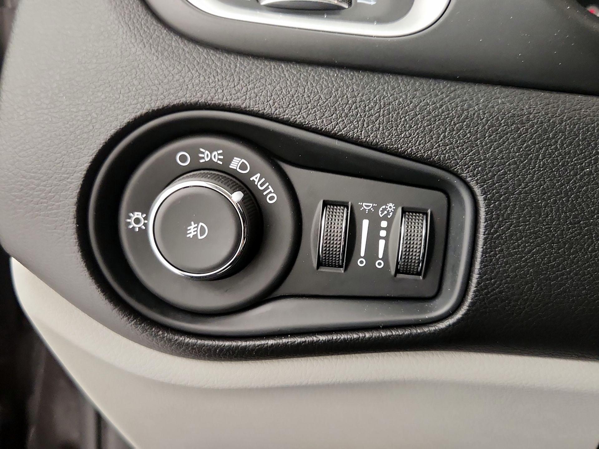 Thumbnail: 2021 Jeep Renegade - 13