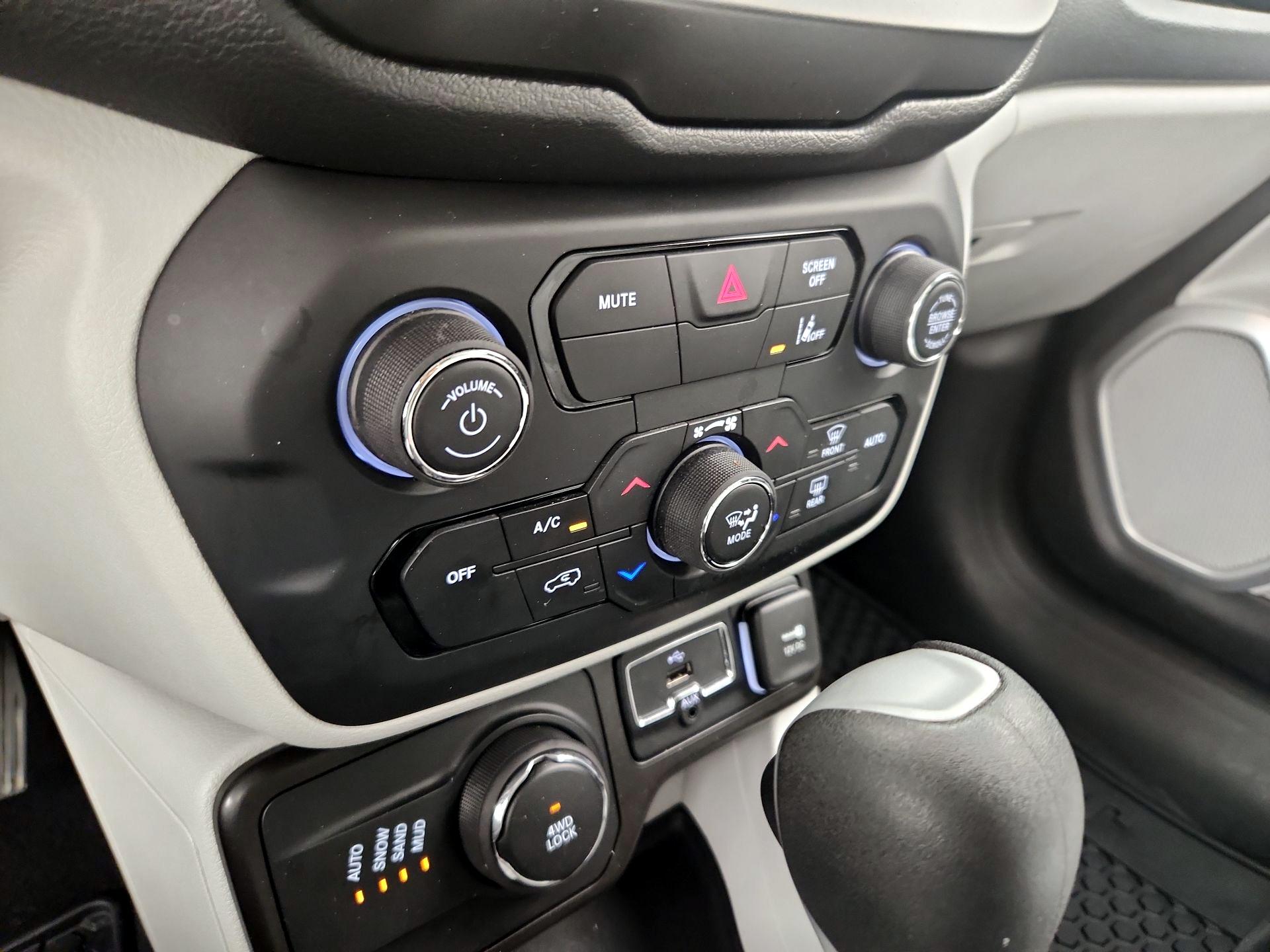 Thumbnail: 2021 Jeep Renegade - 16